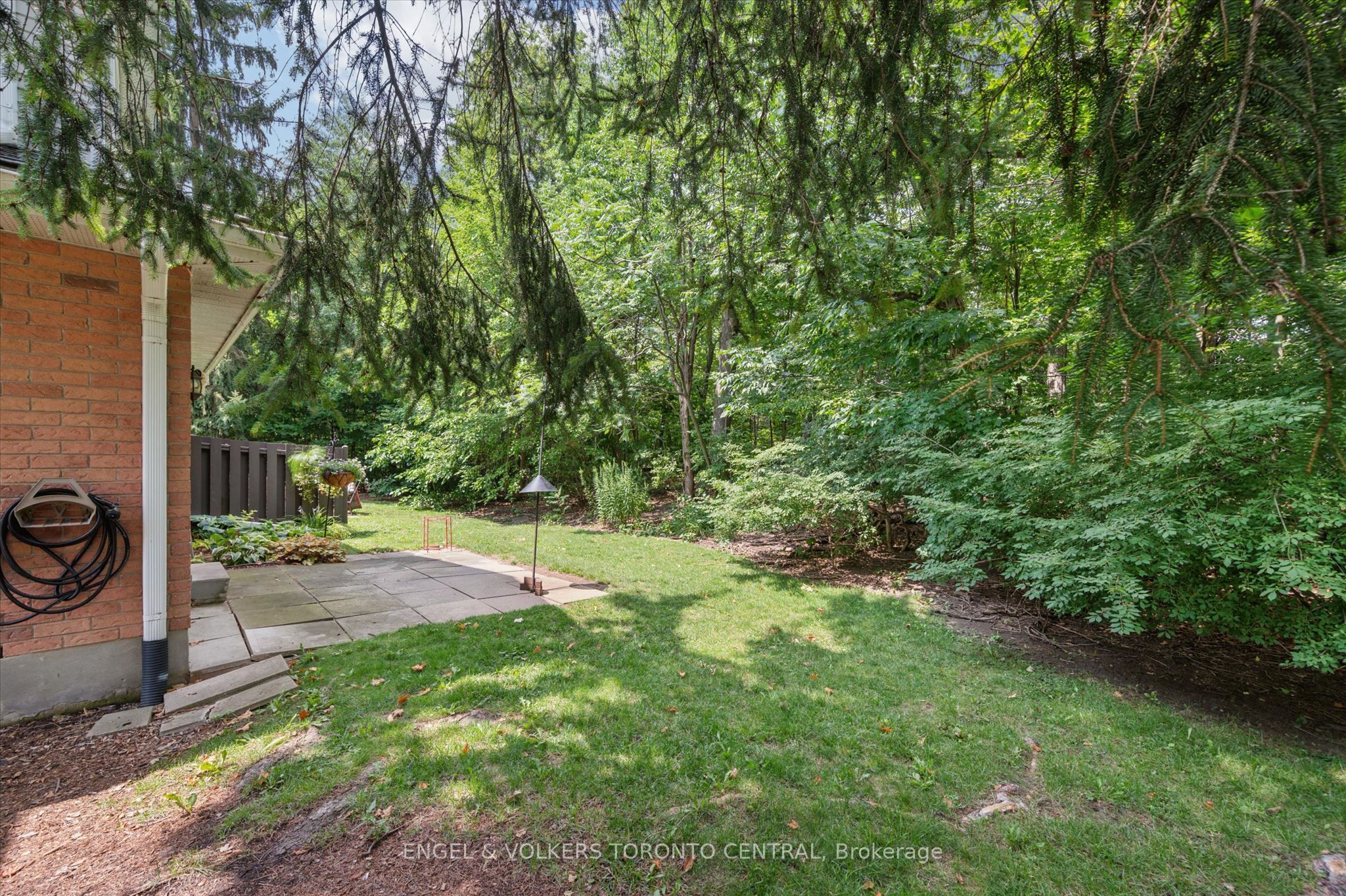 220 Kingswood Drive 7 Property Photo 8