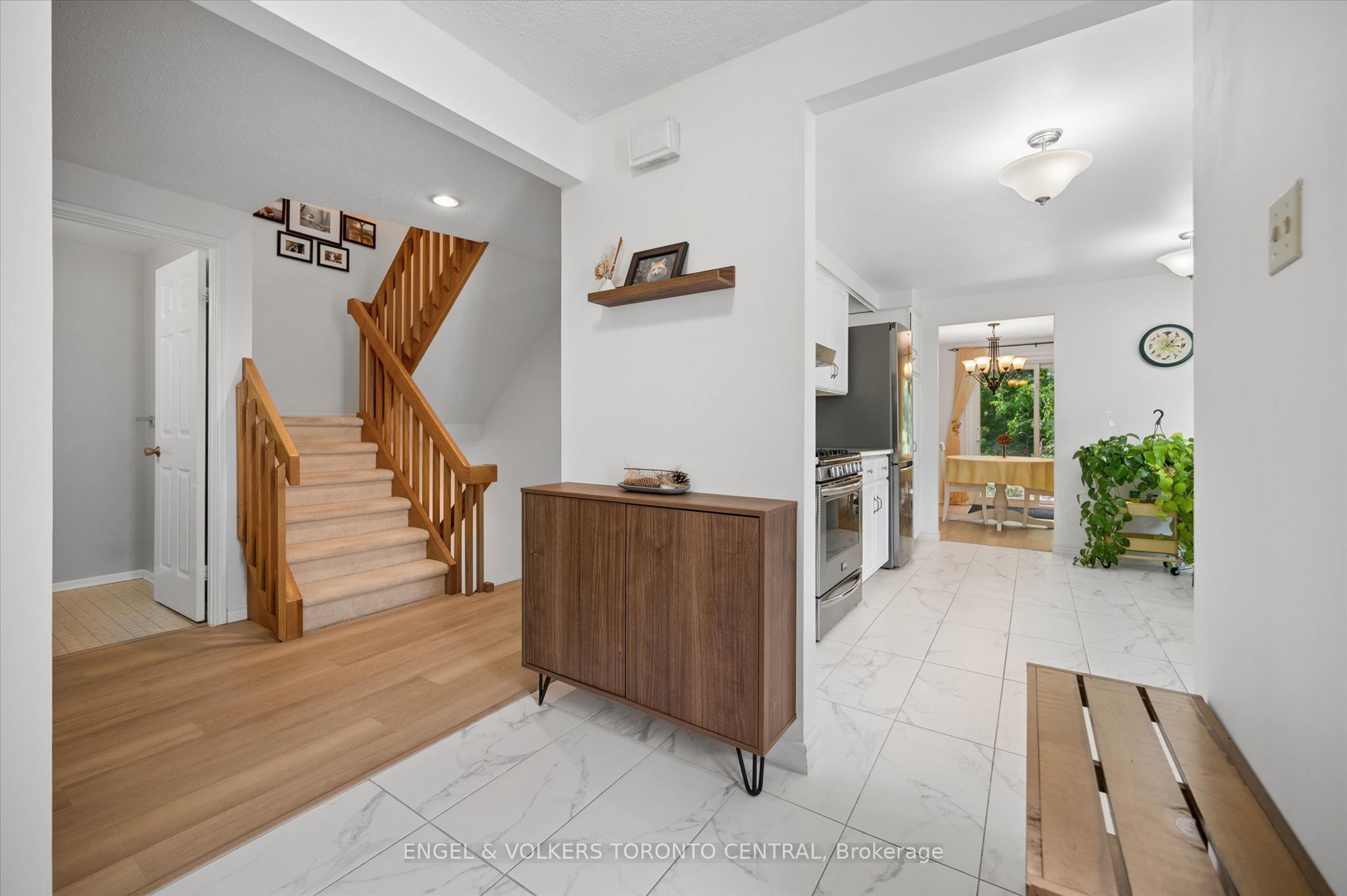 220 Kingswood Drive 7 Property Photo 11
