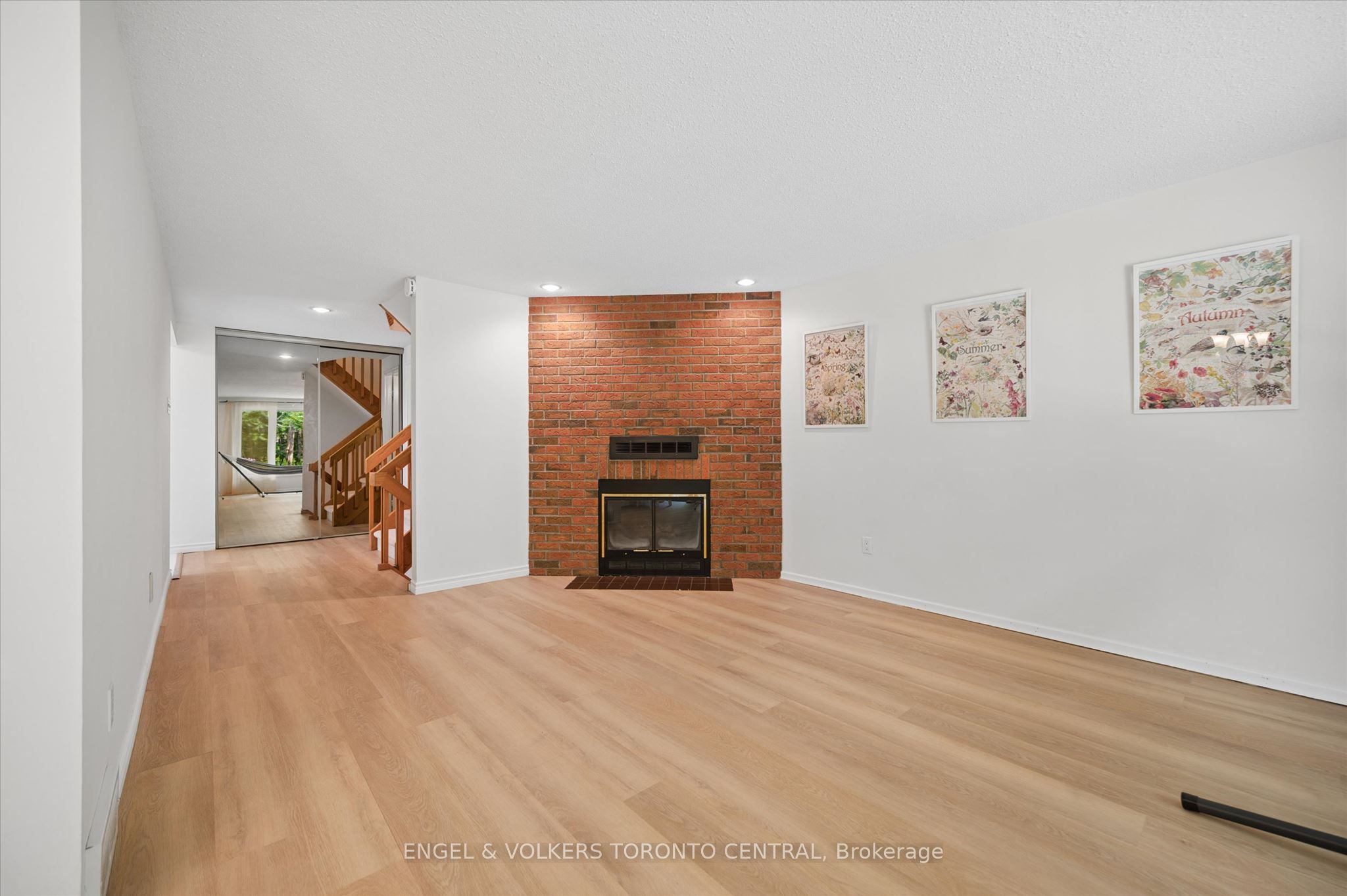 220 Kingswood Drive 7 Property Photo 12