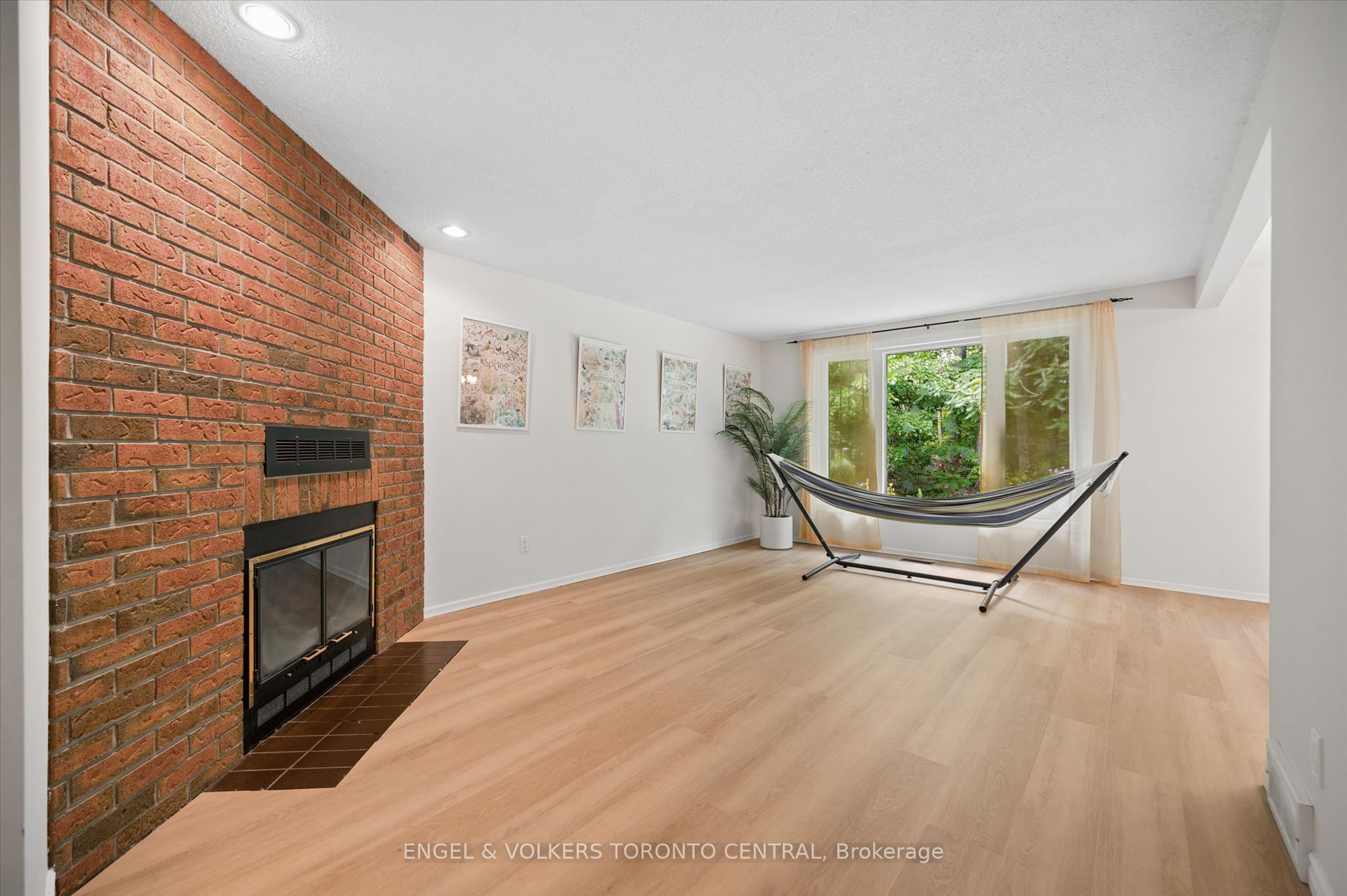 220 Kingswood Drive 7 Property Photo 13