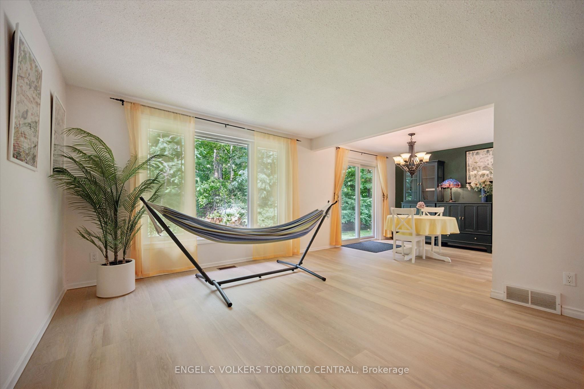 220 Kingswood Drive 7 Property Photo 14