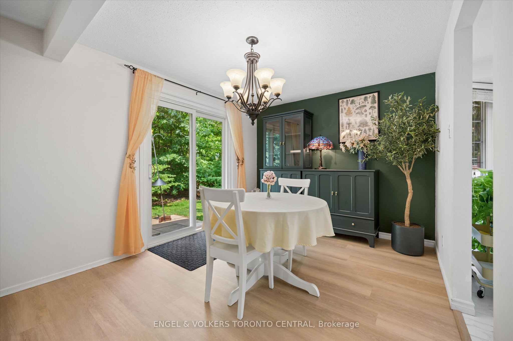 220 Kingswood Drive 7 Property Photo 16