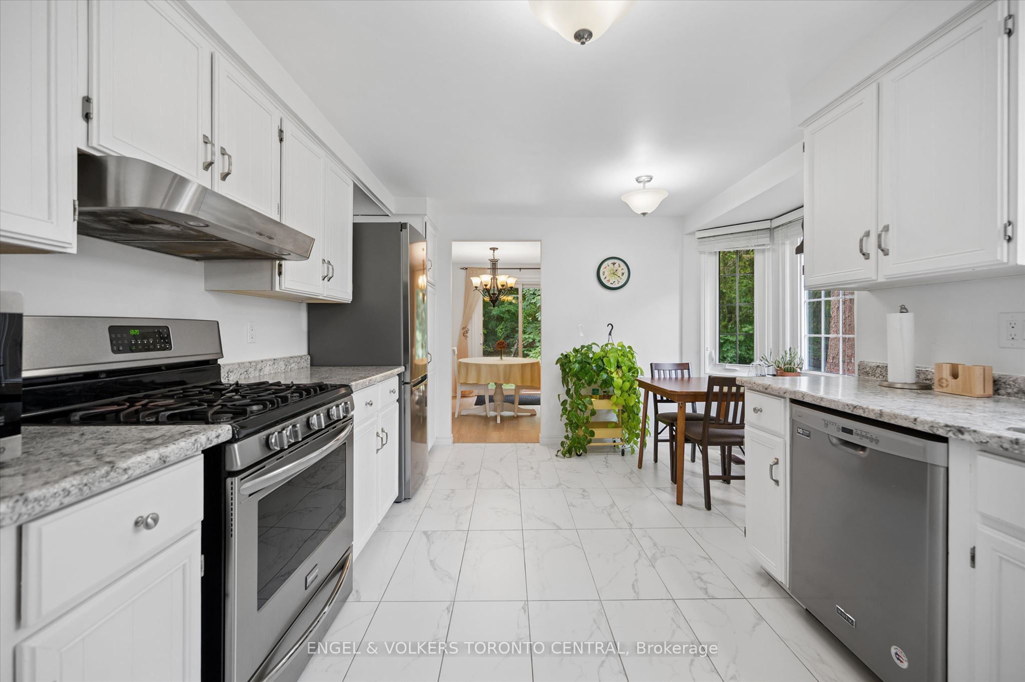 220 Kingswood Drive 7 Property Photo 19