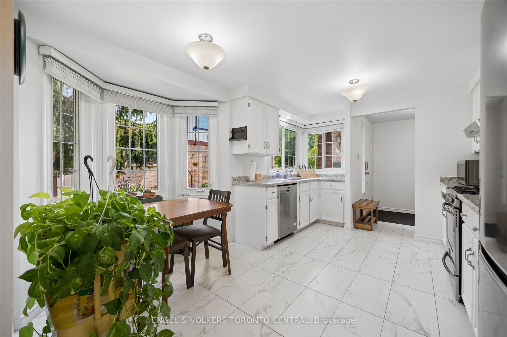 220 Kingswood Drive 7 Property Photo 20