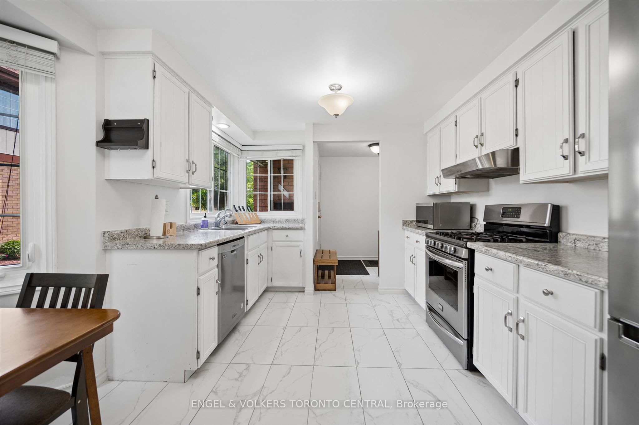 220 Kingswood Drive 7 Property Photo 21