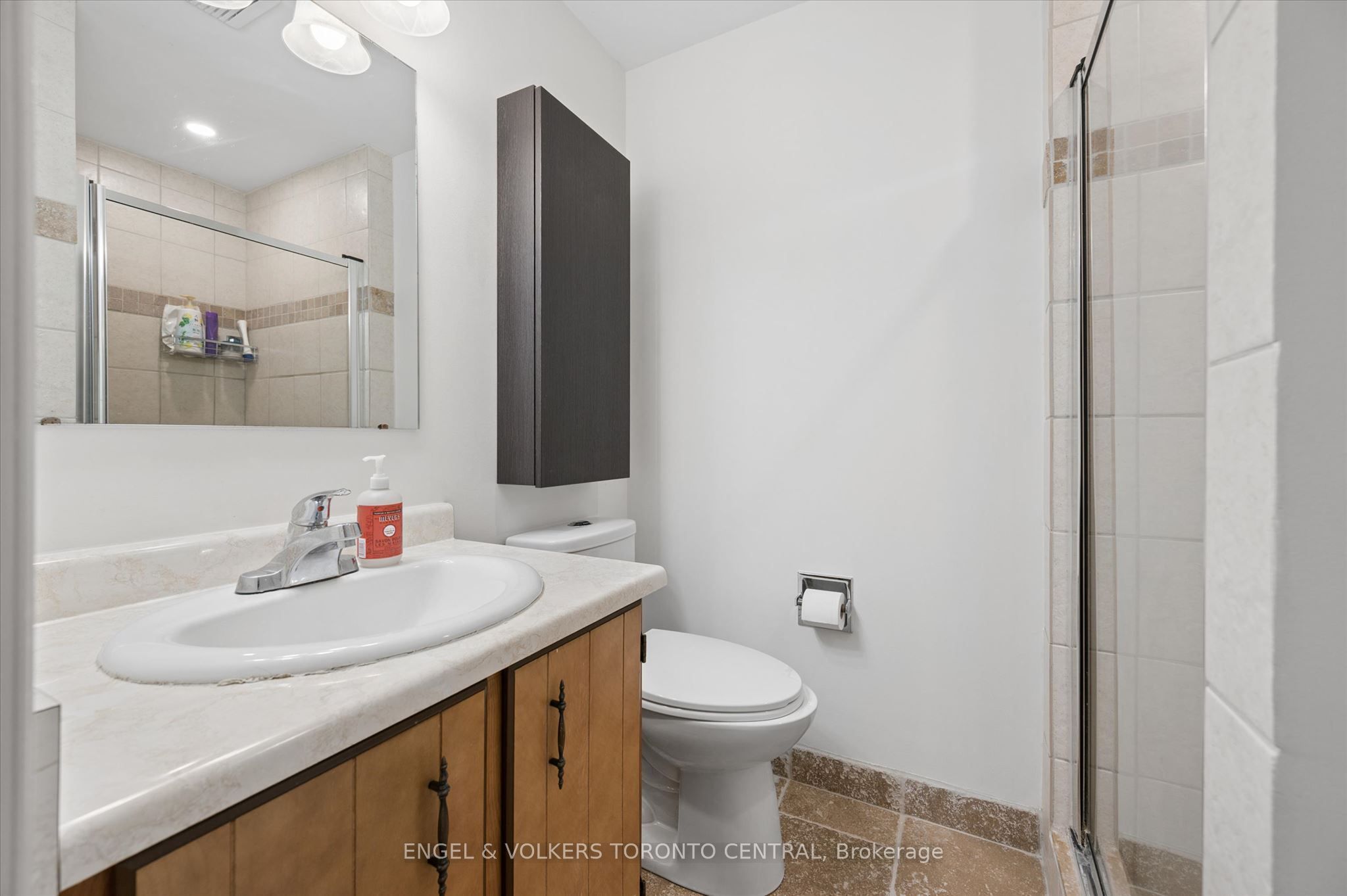 220 Kingswood Drive 7 Property Photo 28
