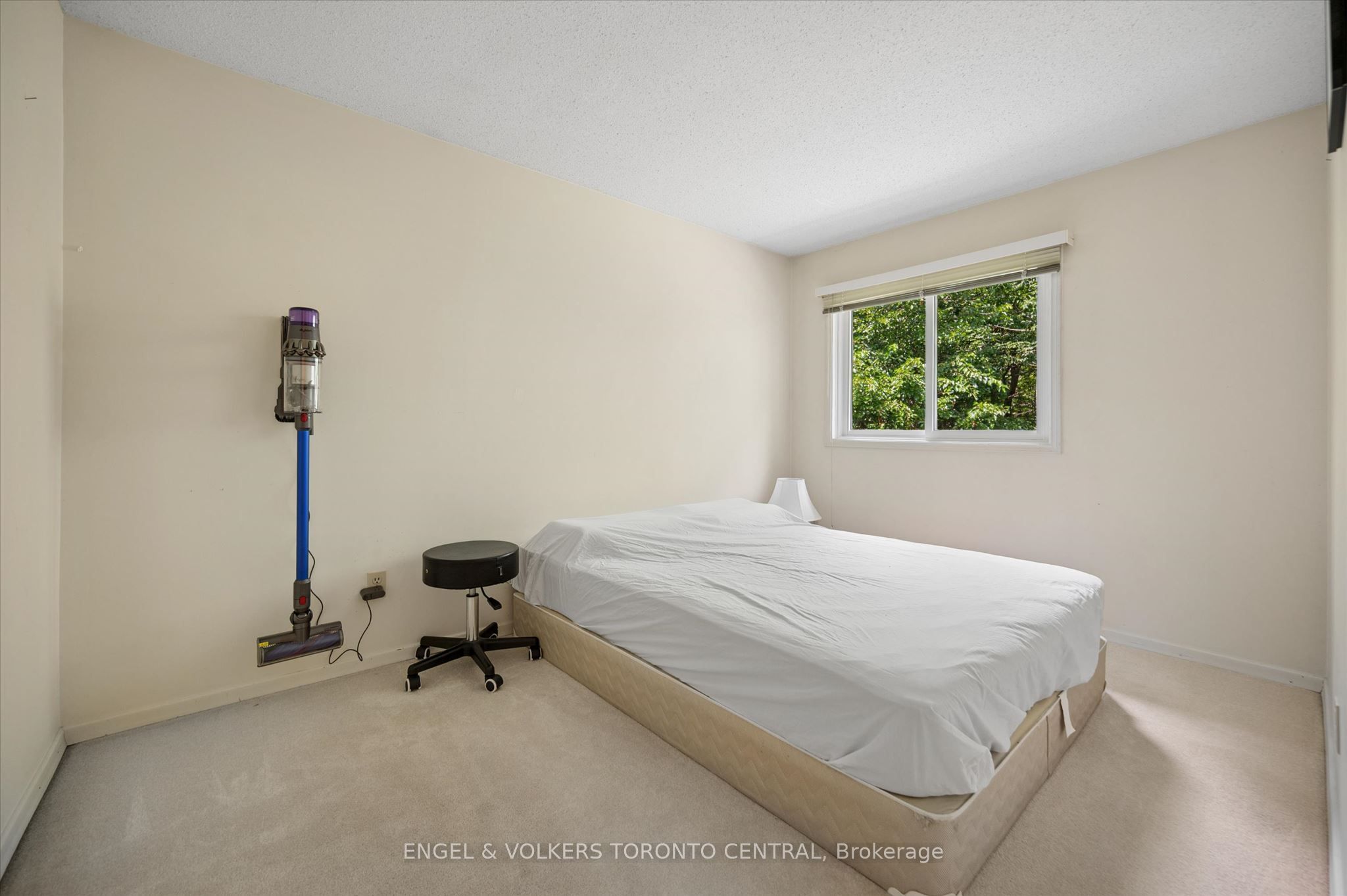 220 Kingswood Drive 7 Property Photo 29