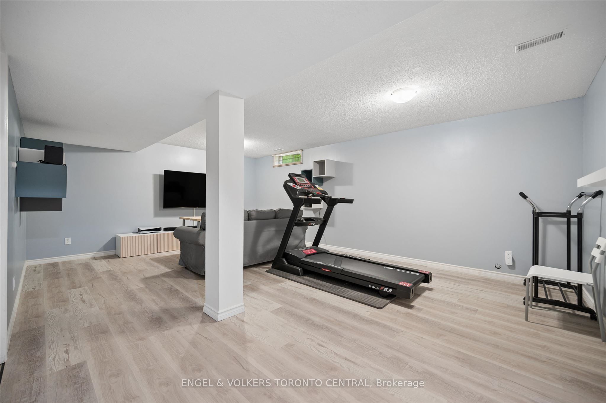 220 Kingswood Drive 7 Property Photo 34