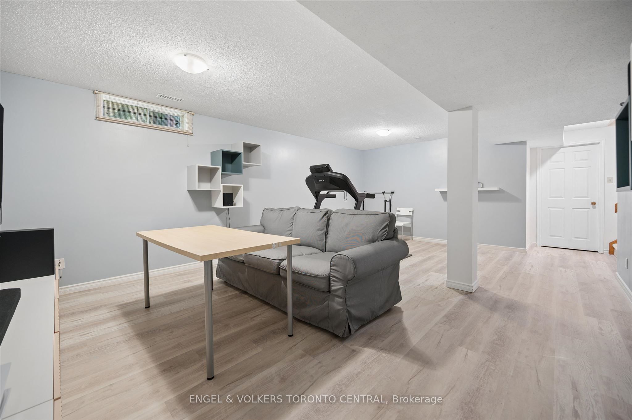 220 Kingswood Drive 7 Property Photo 35