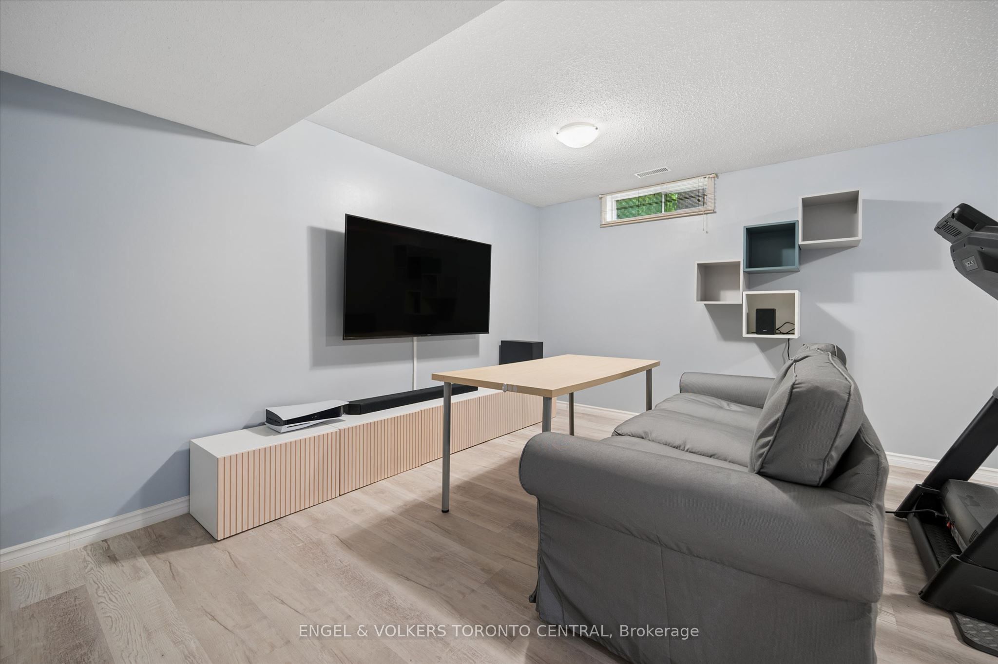 220 Kingswood Drive 7 Property Photo 36