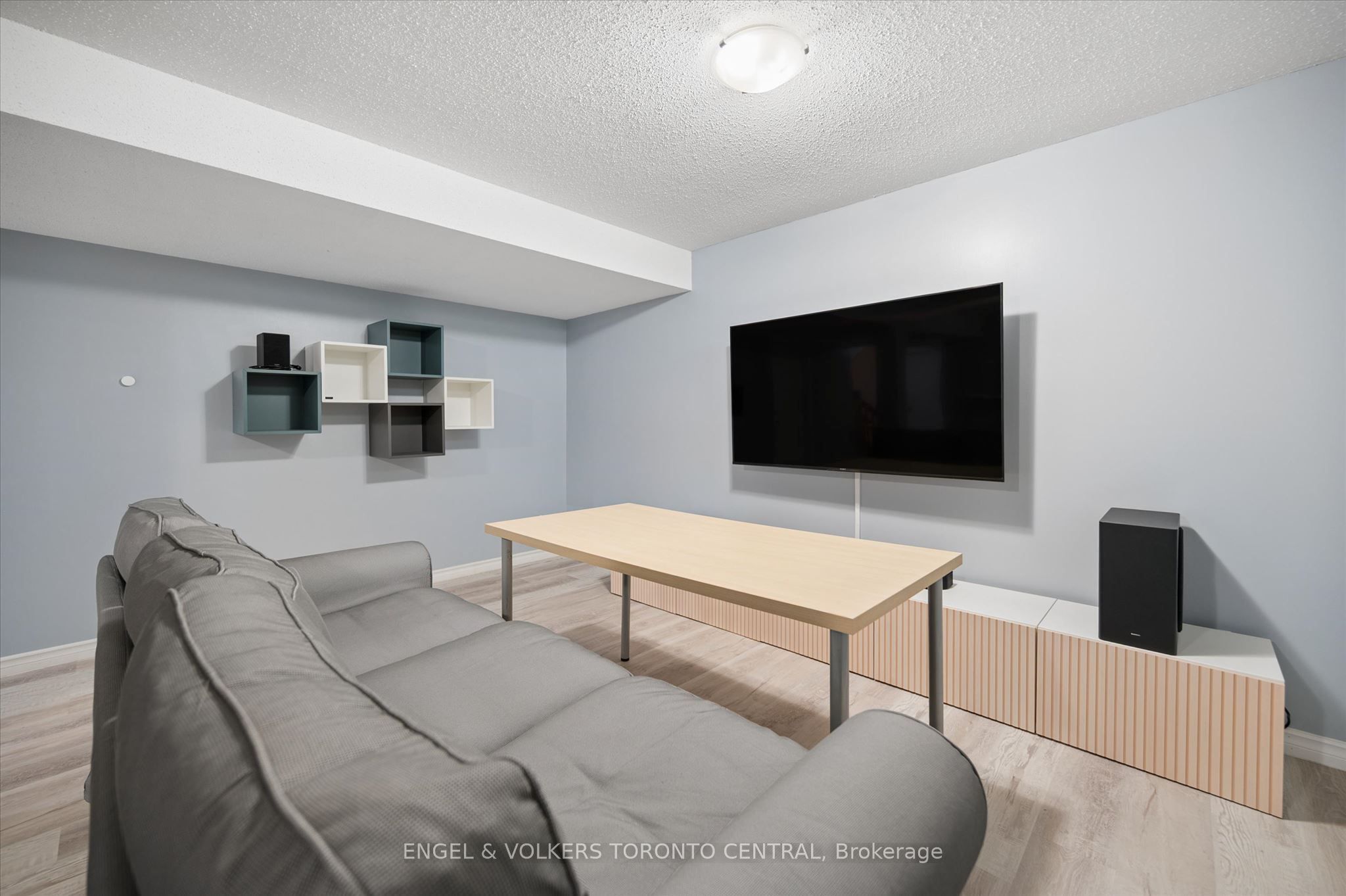 220 Kingswood Drive 7 Property Photo 37