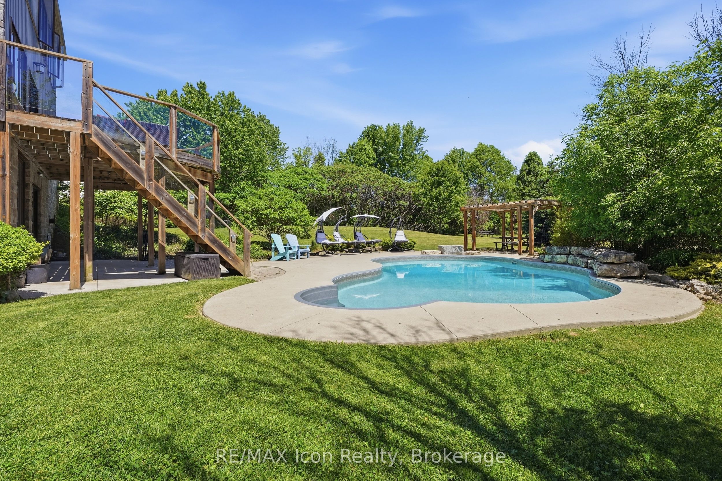 5779 Third Line Property Photo 1
