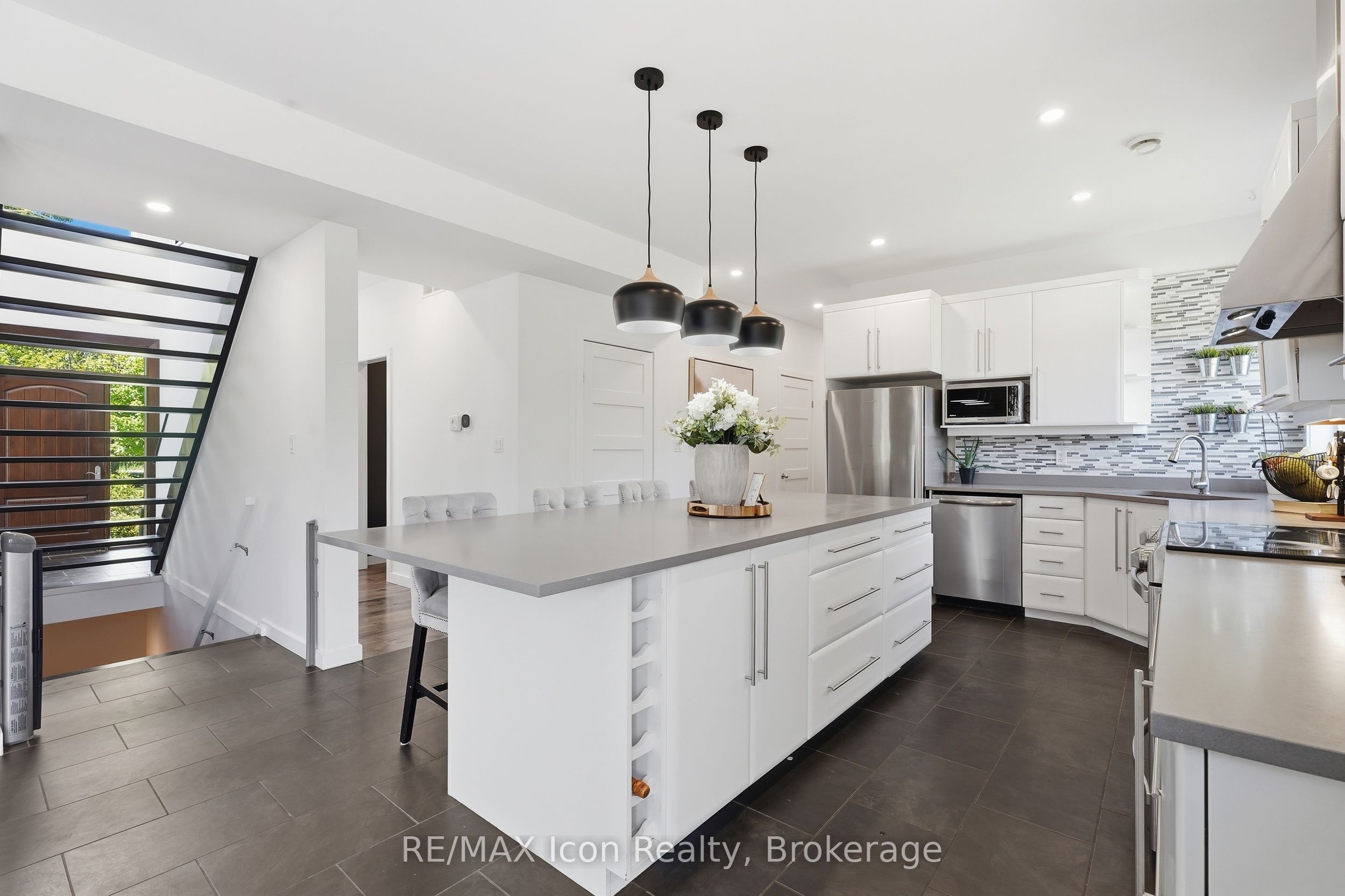 5779 Third Line Property Photo 8
