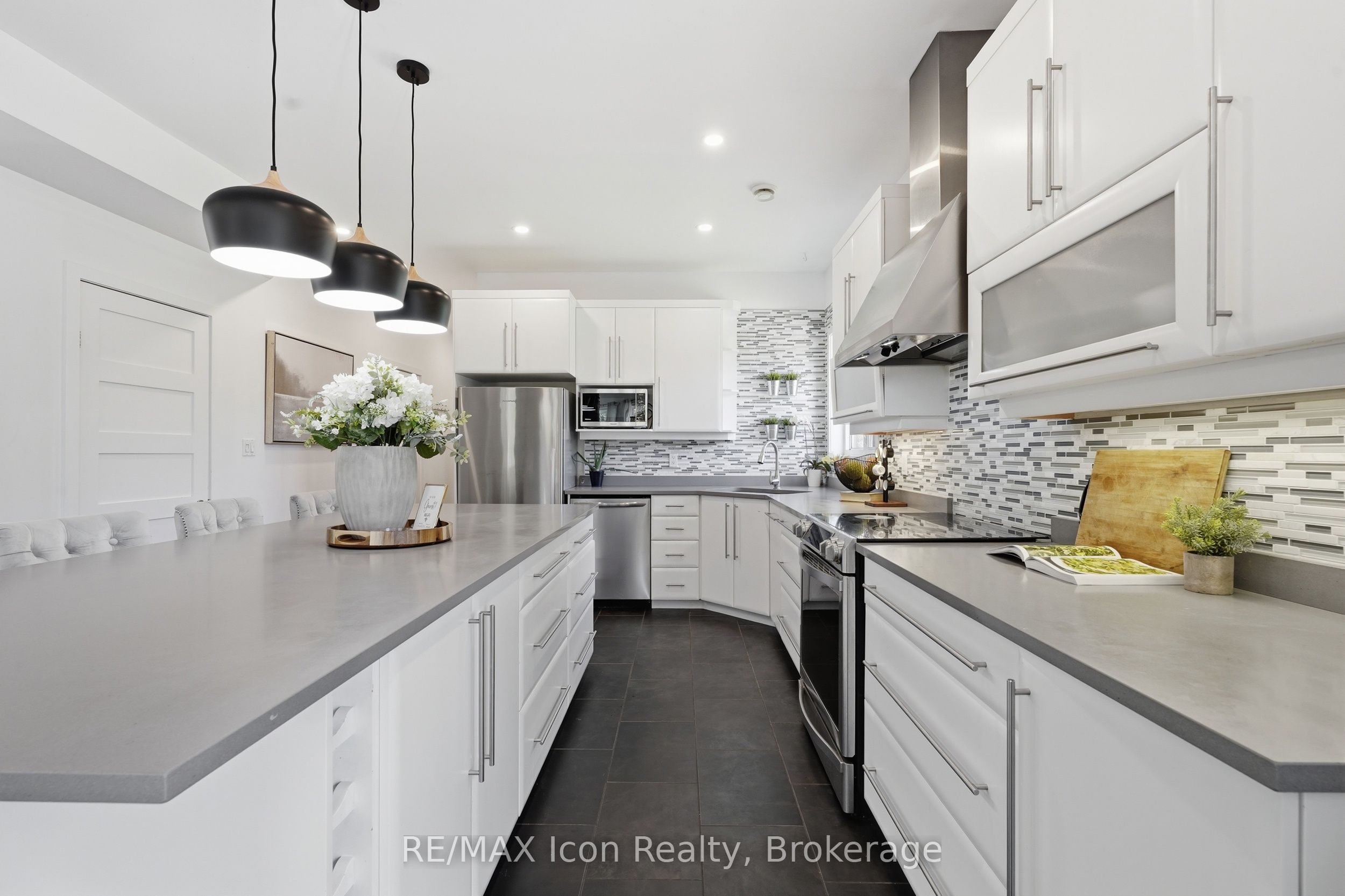 5779 Third Line Property Photo 9