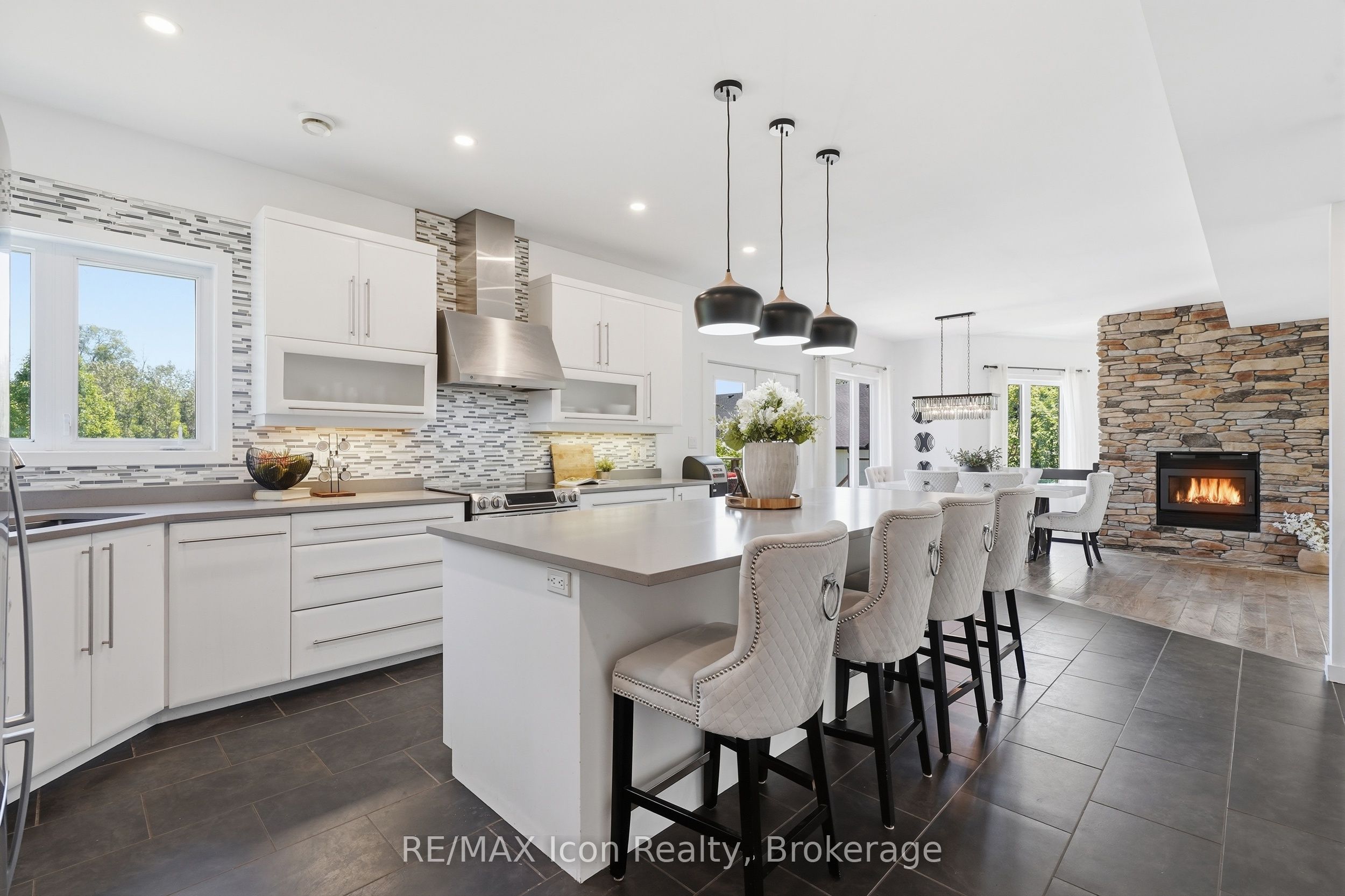 5779 Third Line Property Photo 10