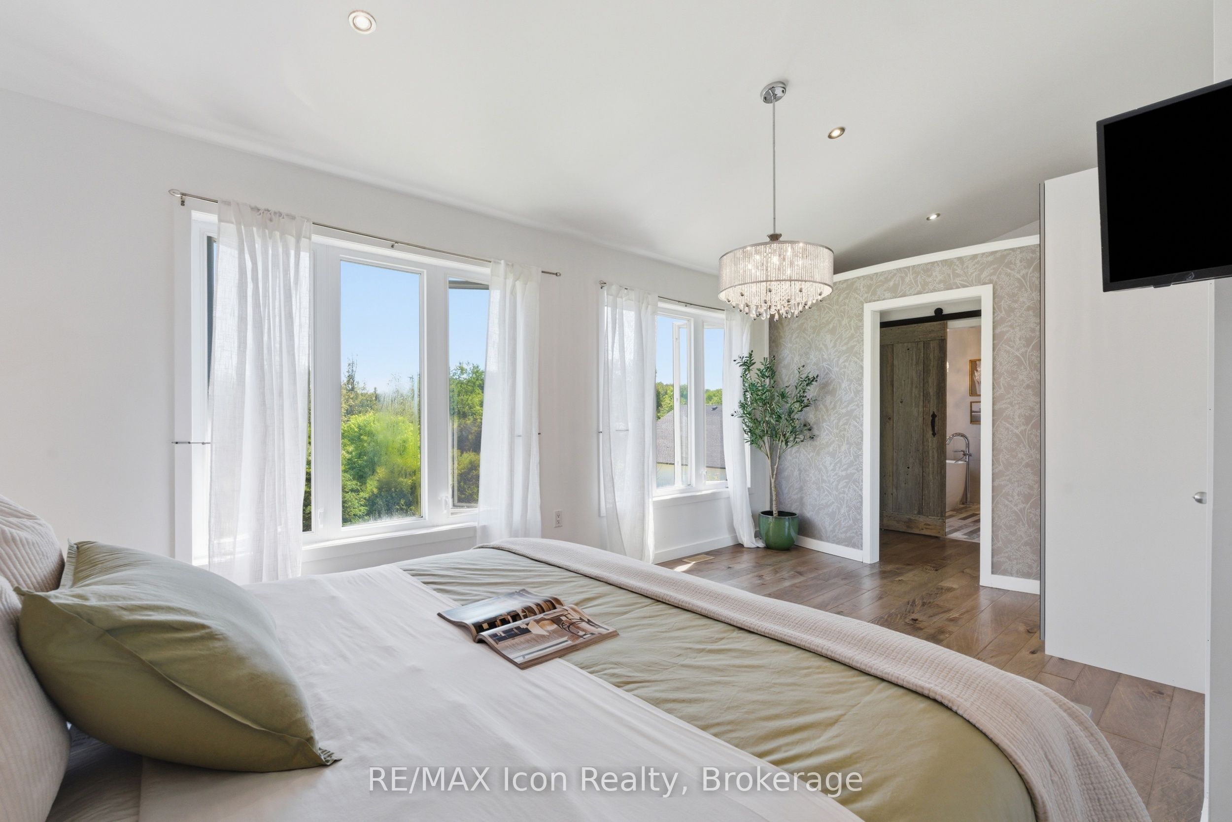 5779 Third Line Property Photo 17