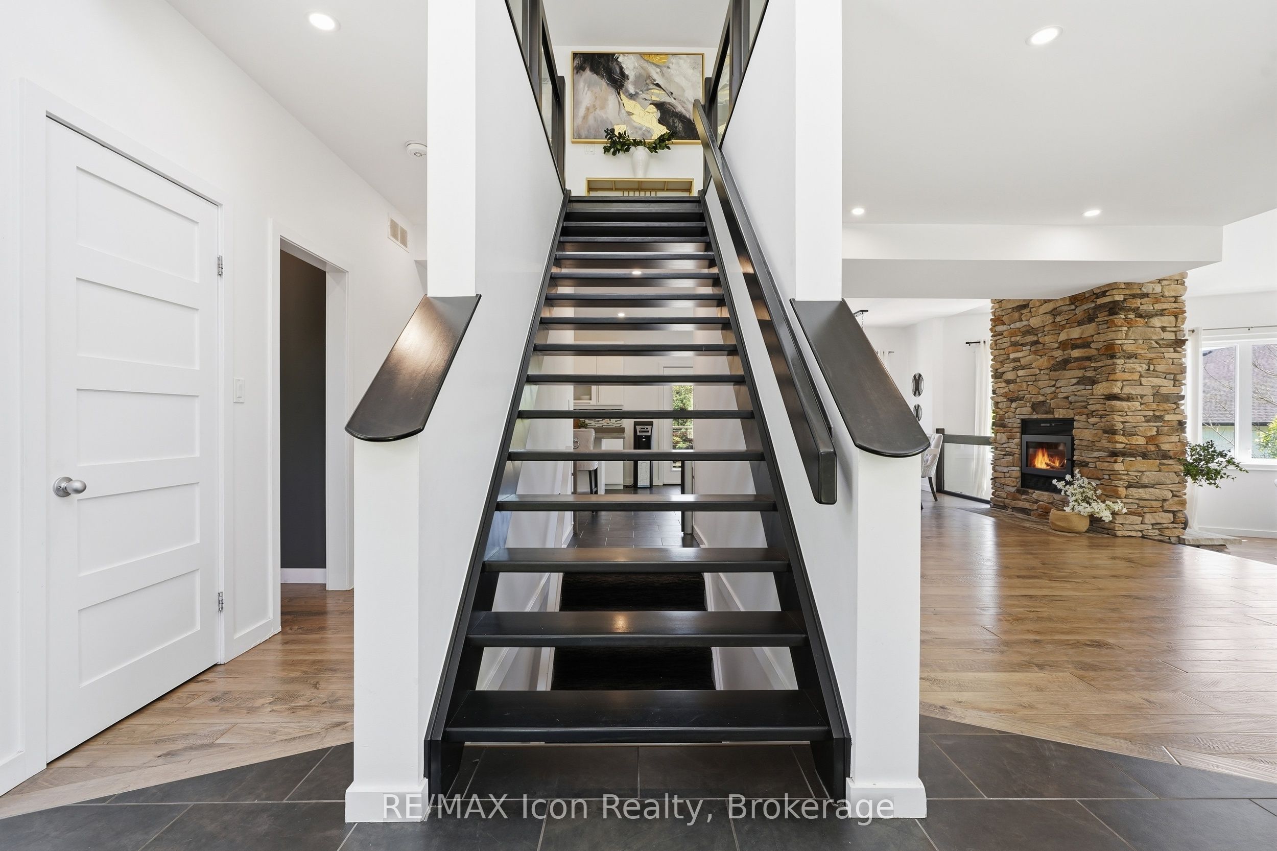 5779 Third Line Property Photo 22
