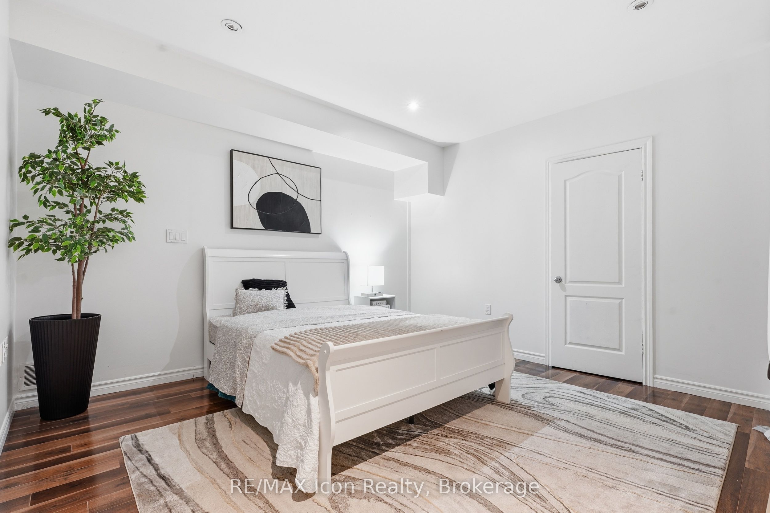 5779 Third Line Property Photo 28