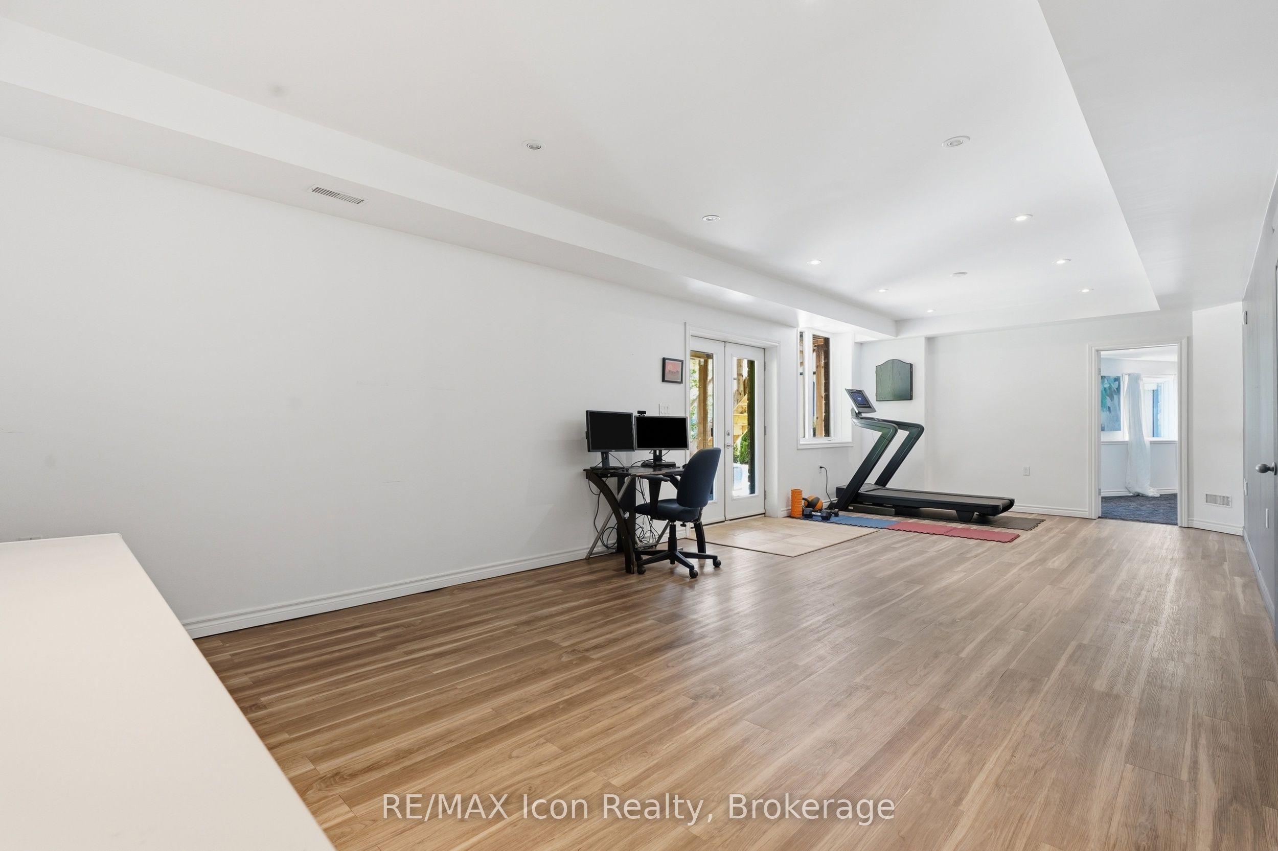 5779 Third Line Property Photo 30