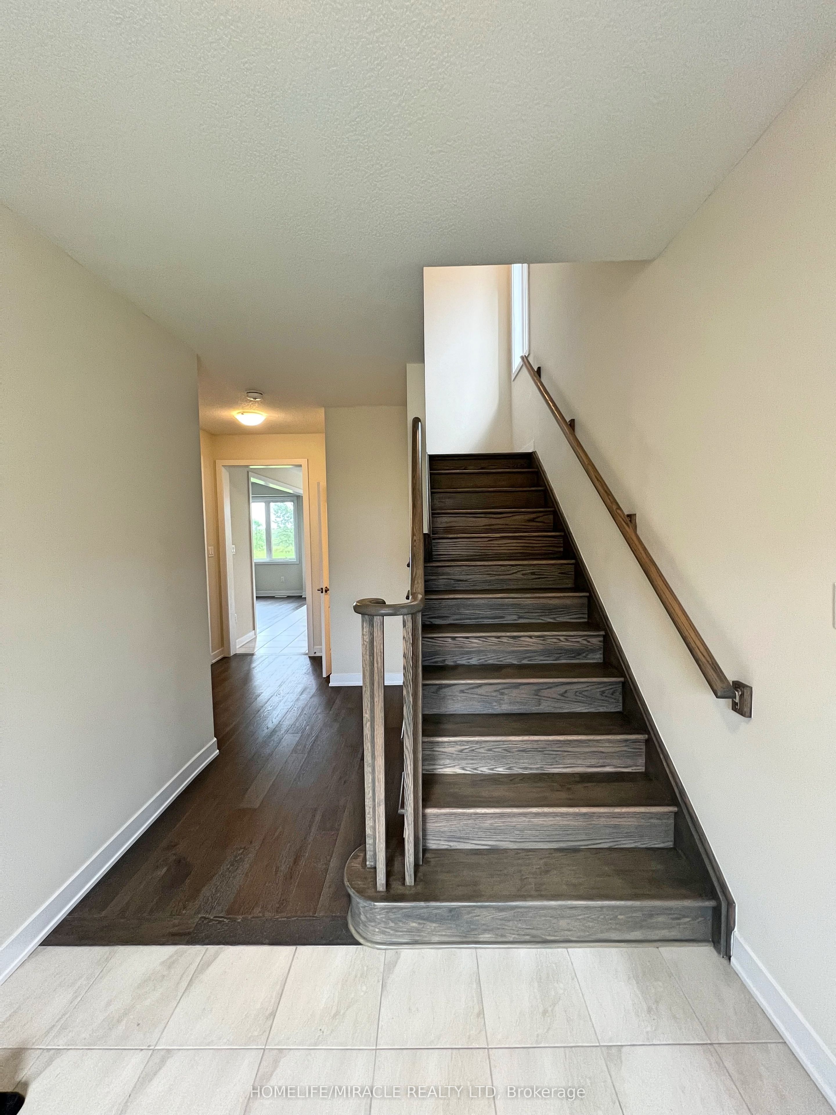 66 Aviron Crescent Property Photo 4