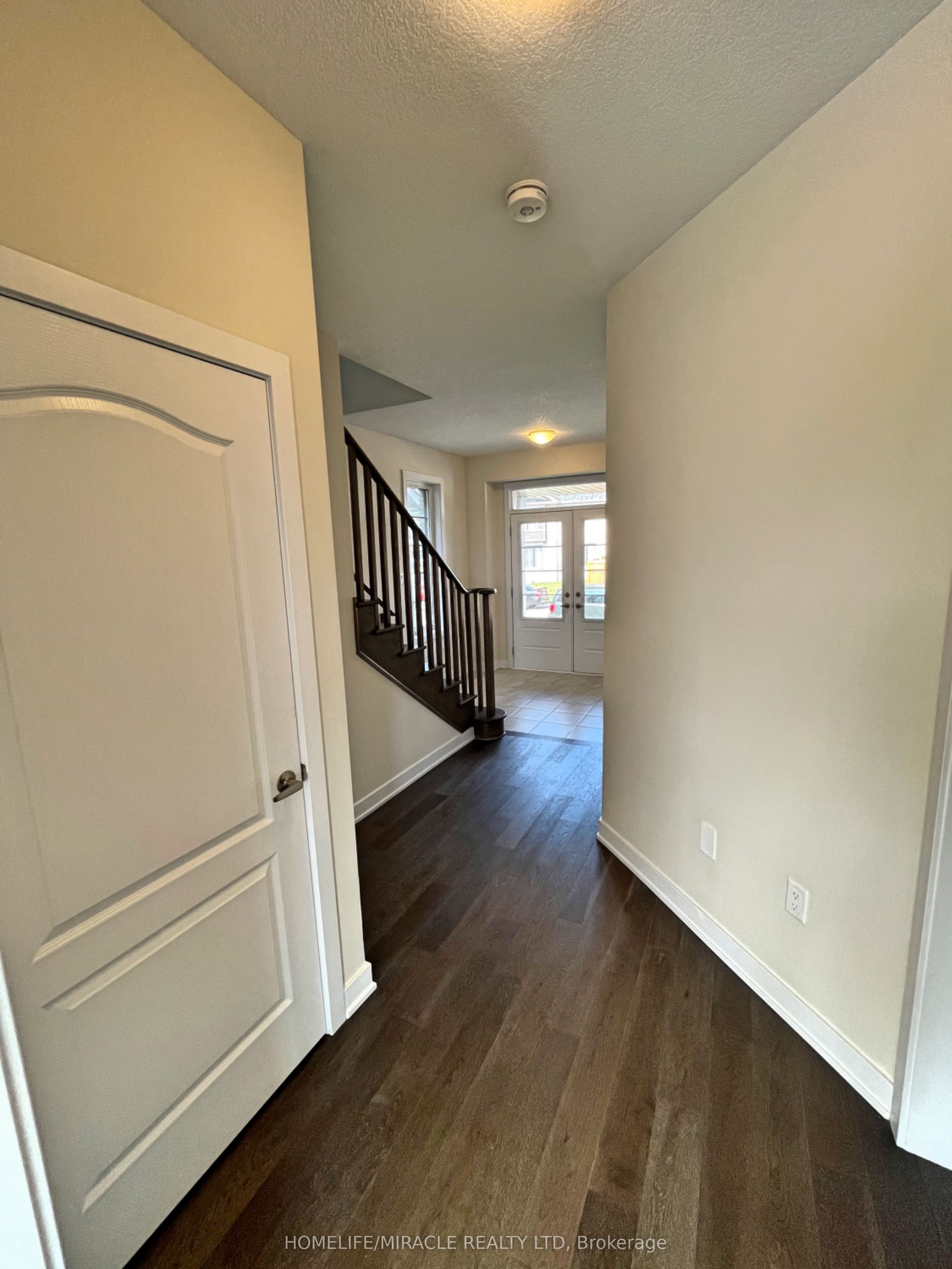 66 Aviron Crescent Property Photo 5