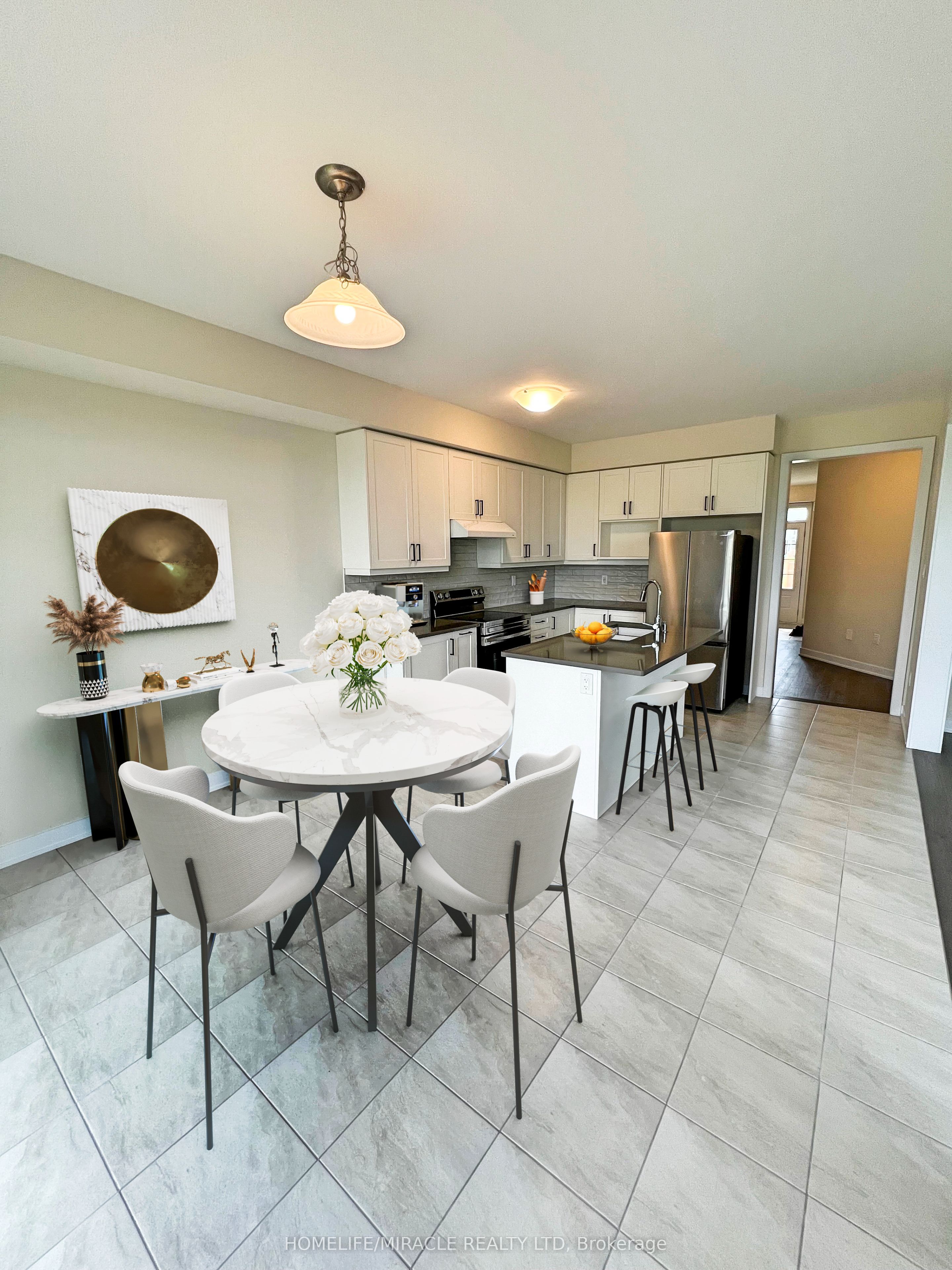 66 Aviron Crescent Property Photo 11