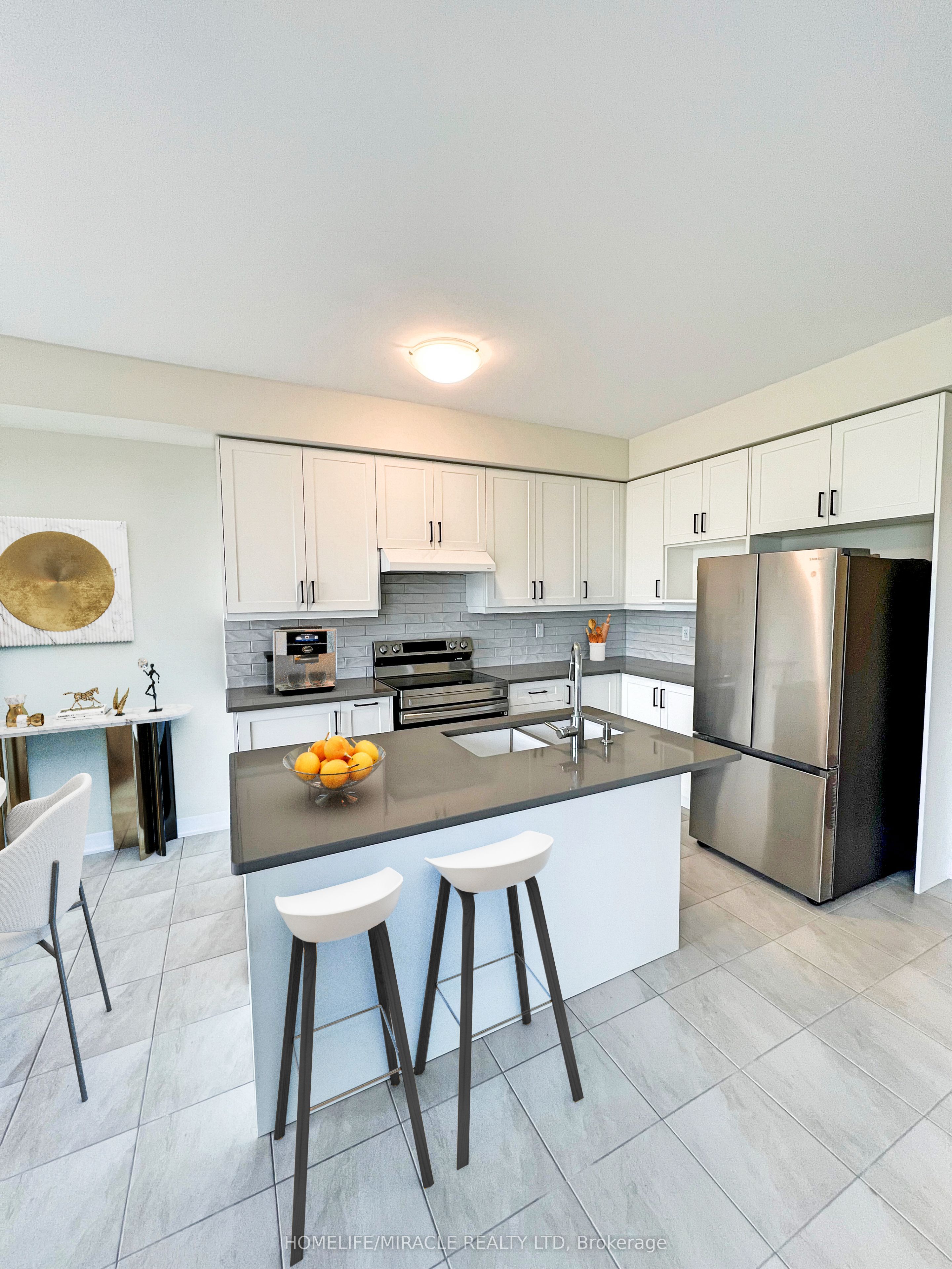 66 Aviron Crescent Property Photo 12