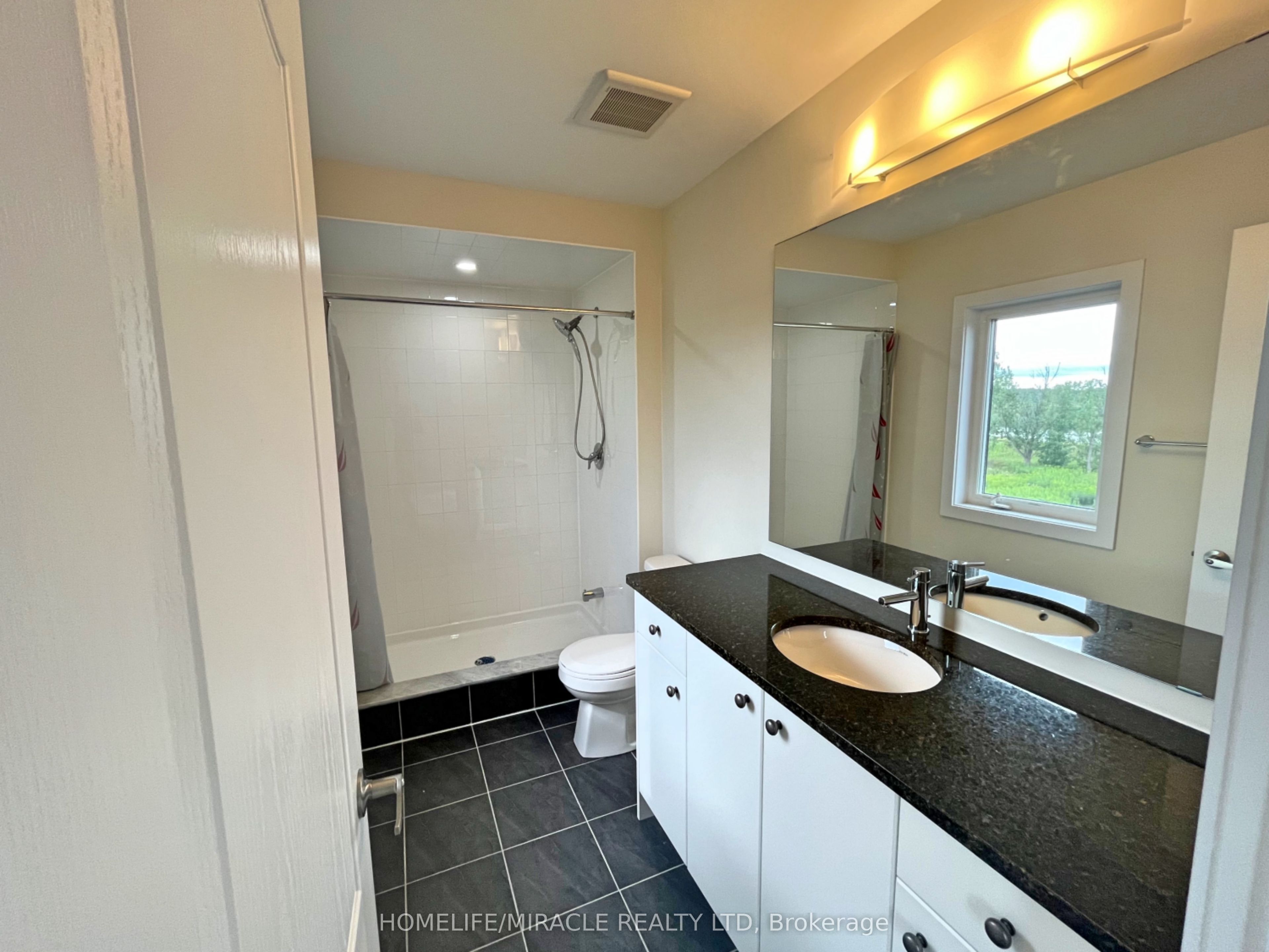 66 Aviron Crescent Property Photo 18