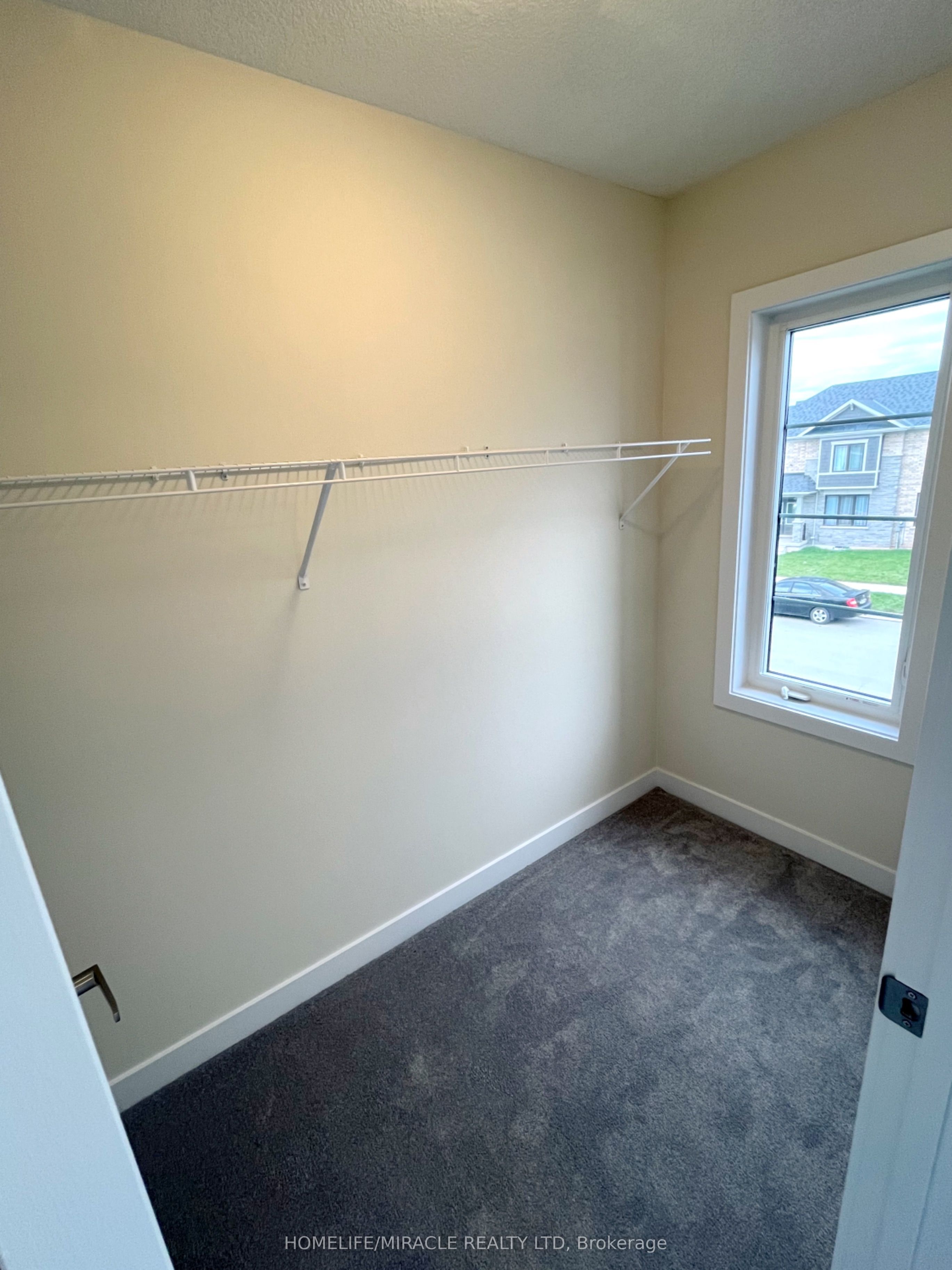 66 Aviron Crescent Property Photo 22