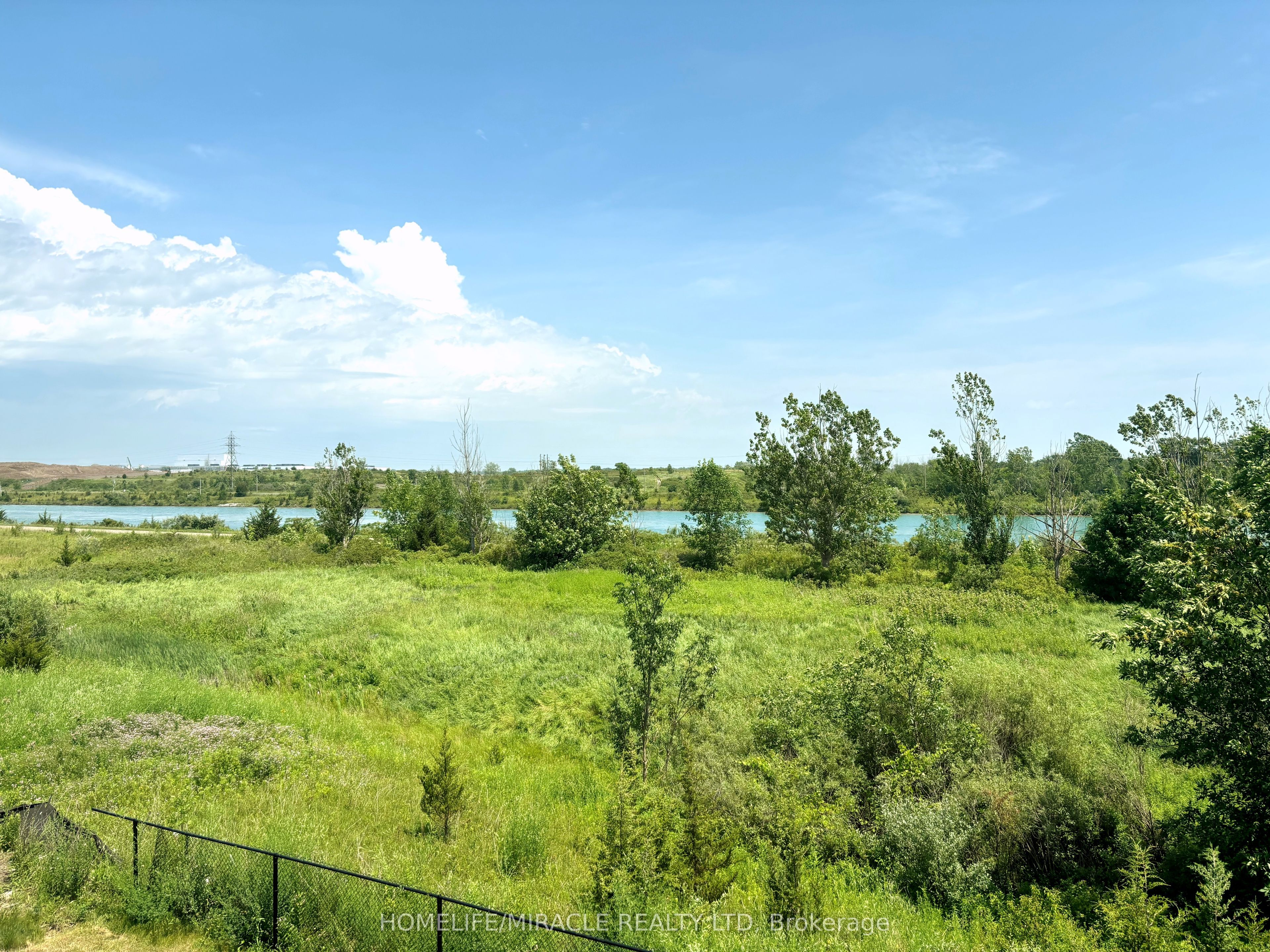 66 Aviron Crescent Property Photo 27