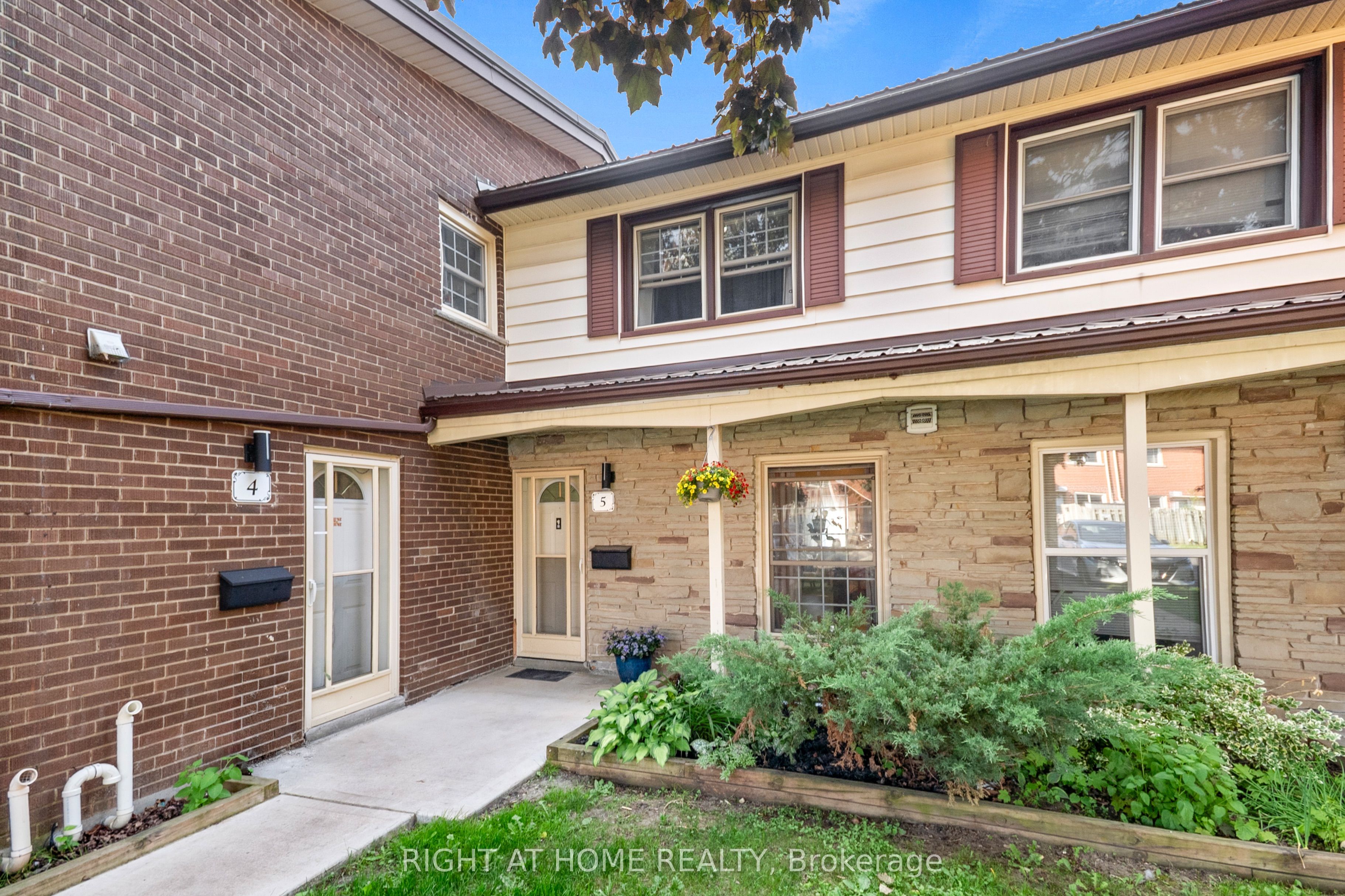 5 Arbour Glen Crescent Property Photo 1