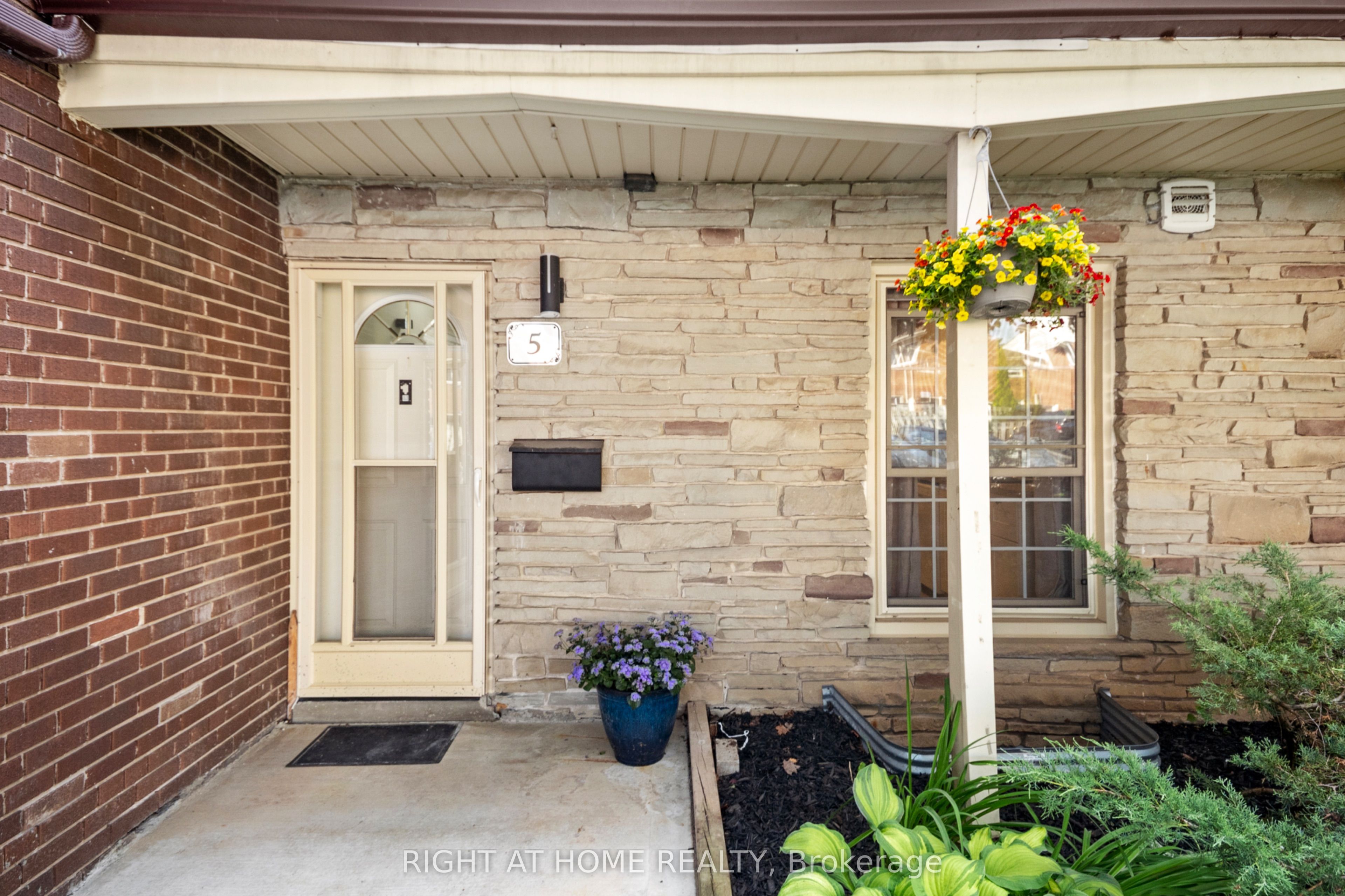 5 Arbour Glen Crescent Property Photo 2