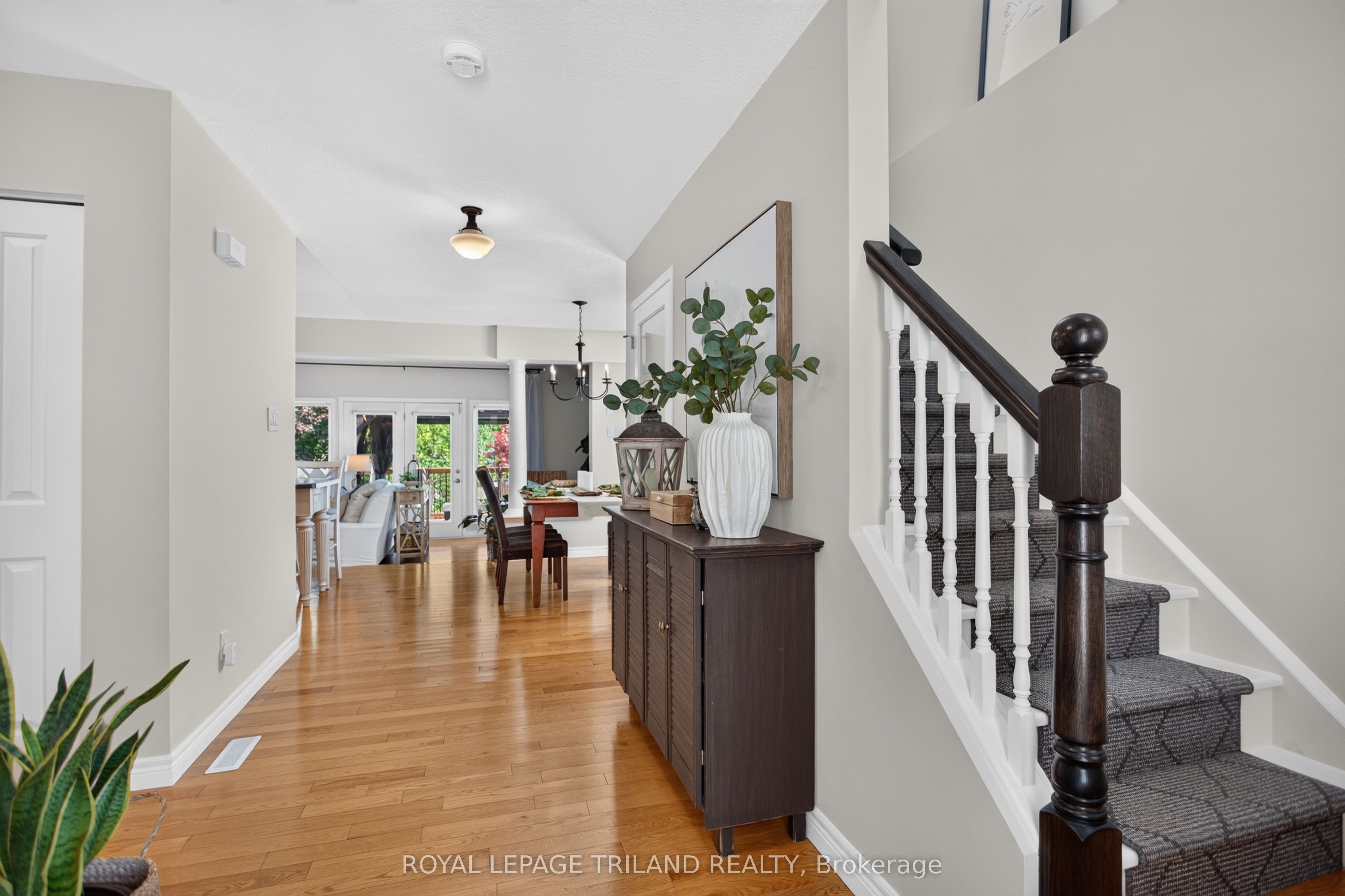 98 Rossmore Court Property Photo 6