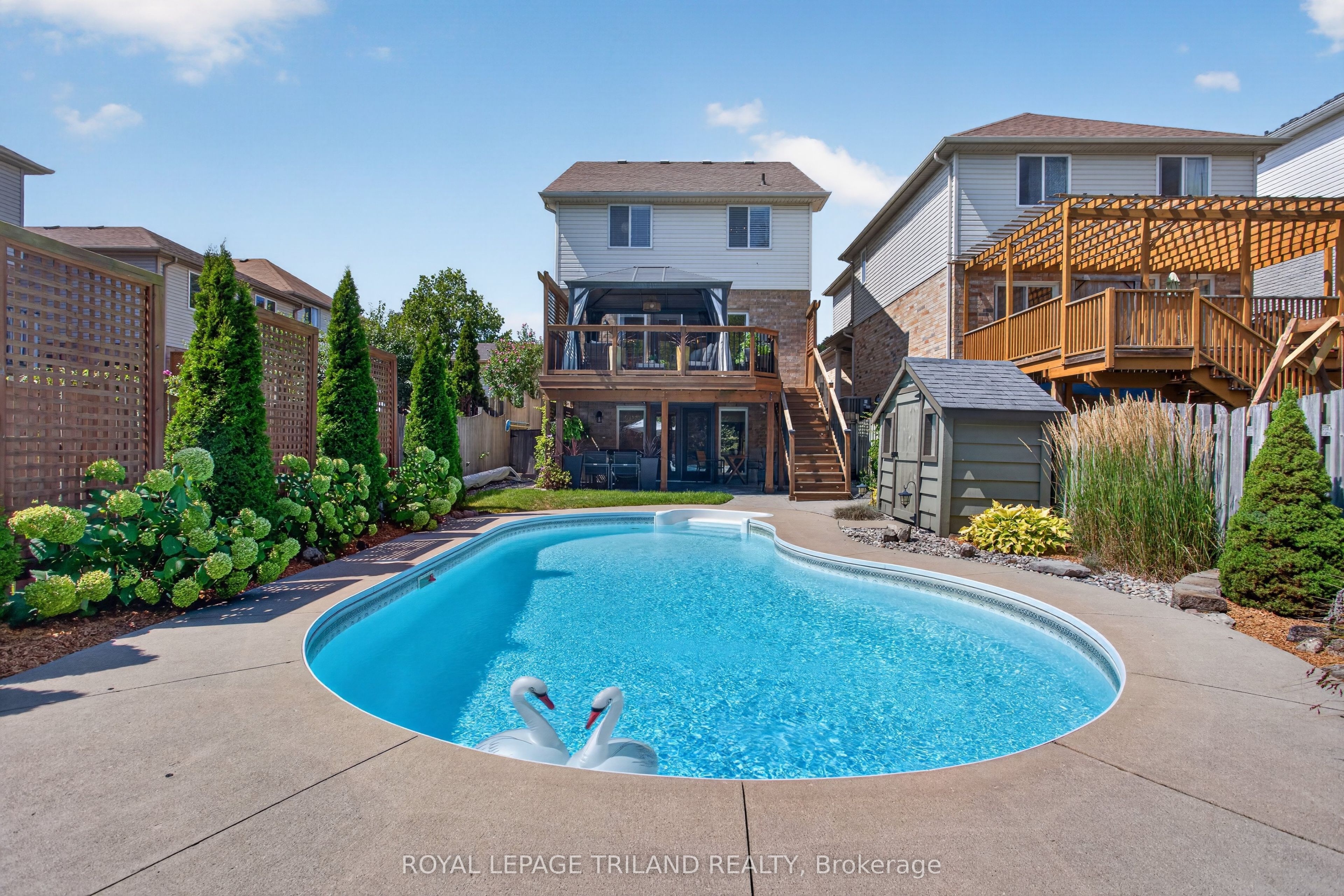 98 Rossmore Court Property Photo 40