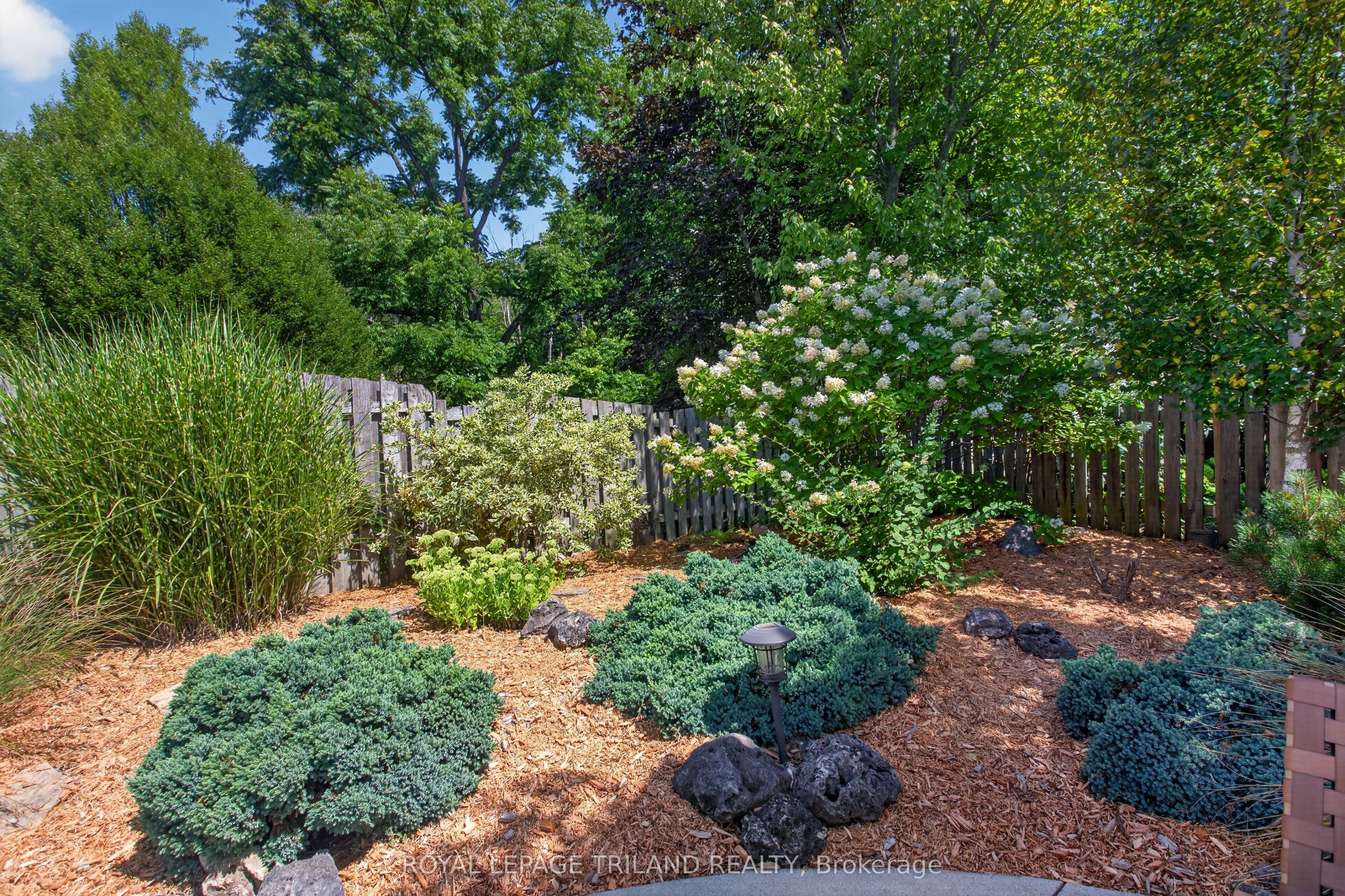 98 Rossmore Court Property Photo 43