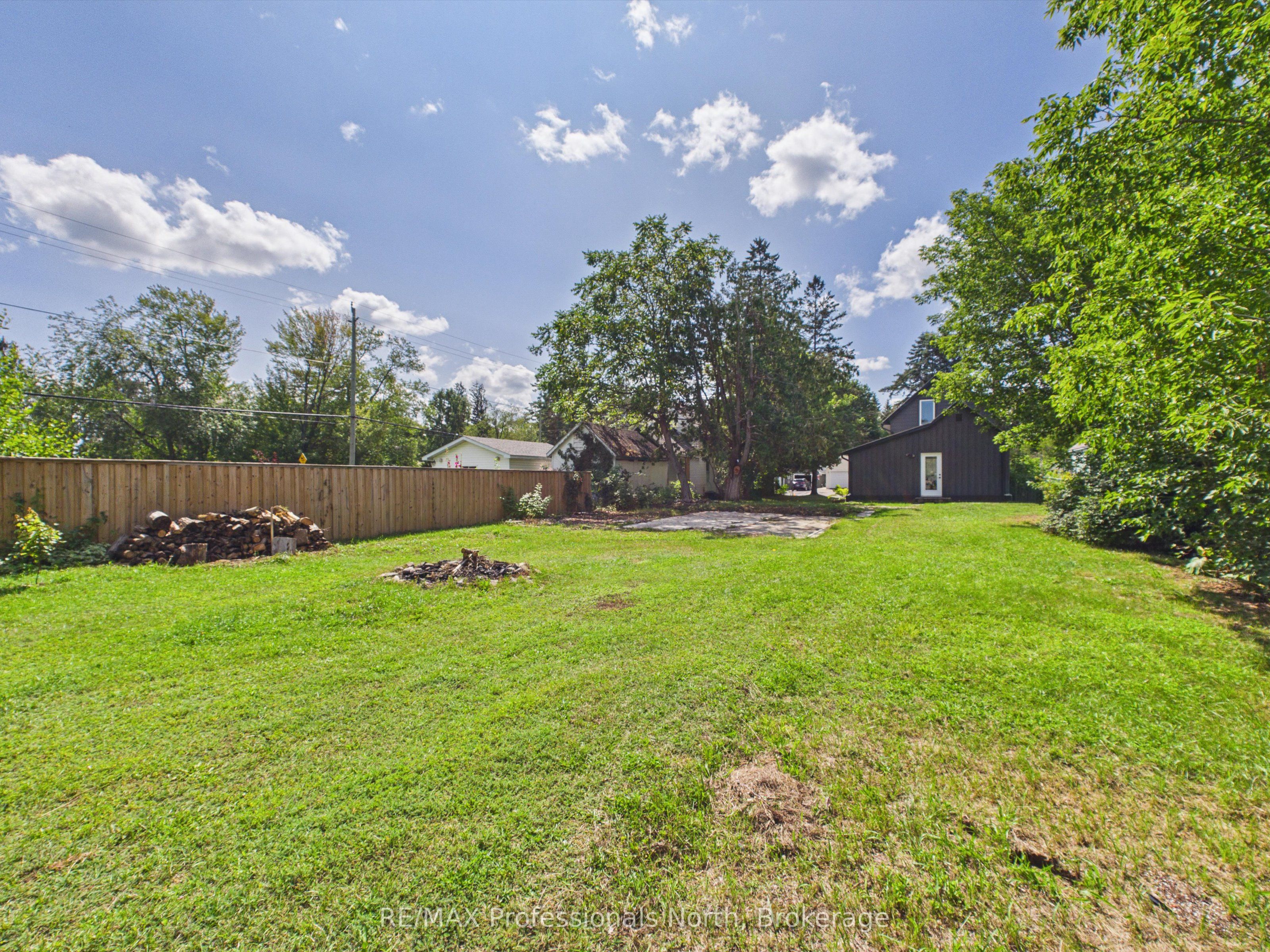 3 Spadina Avenue Property Photo 6