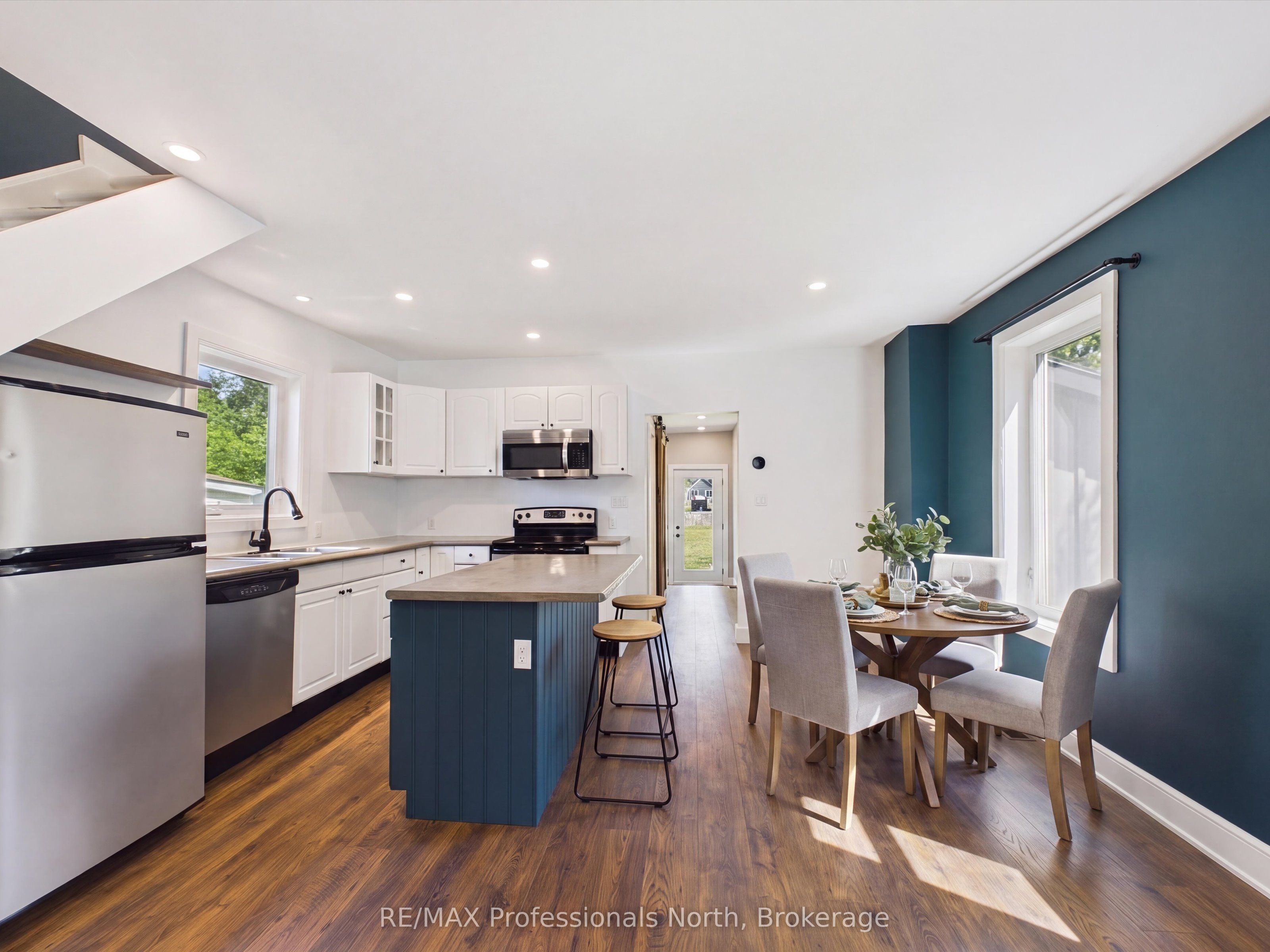 3 Spadina Avenue Property Photo 8