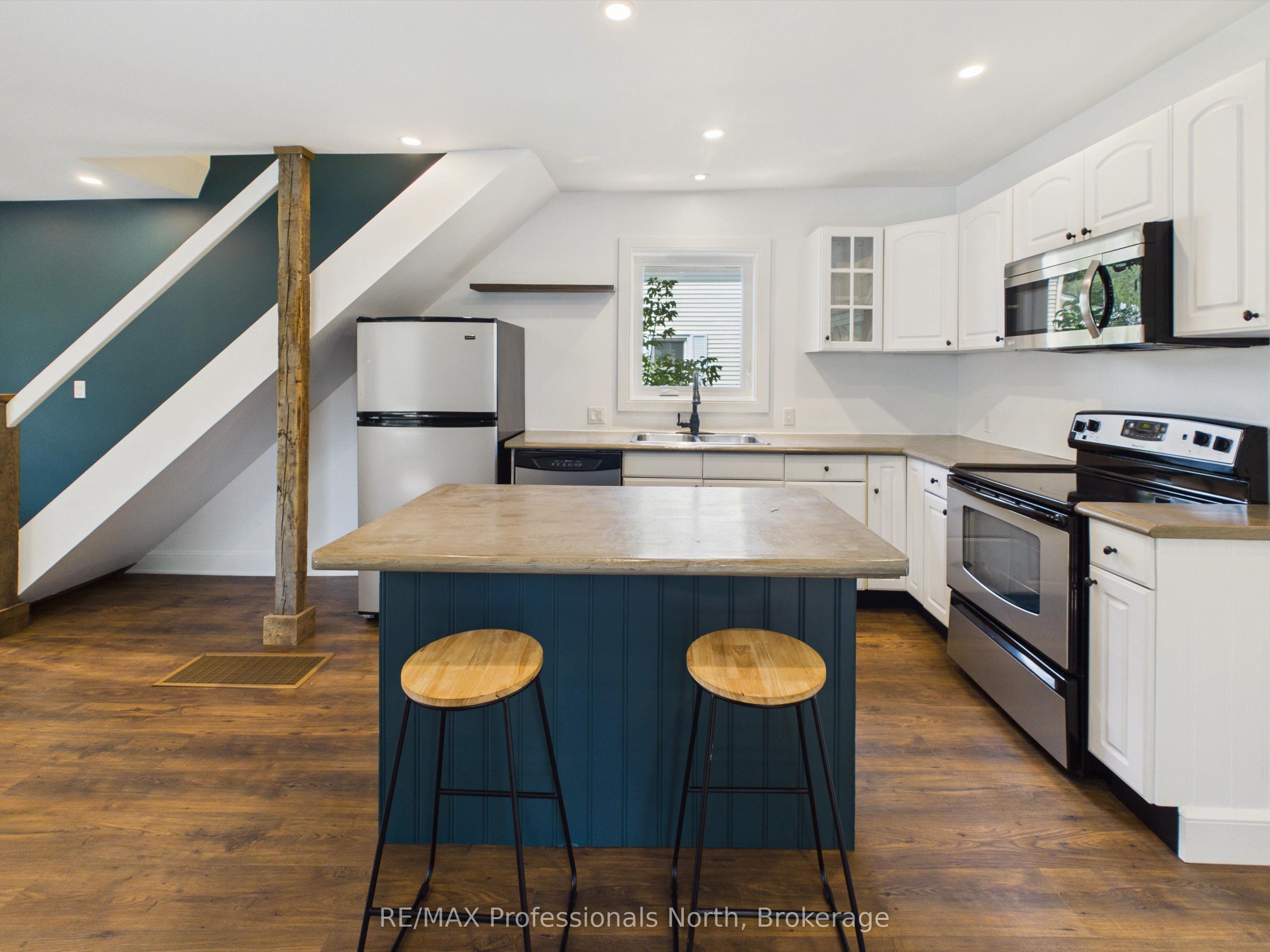 3 Spadina Avenue Property Photo 9
