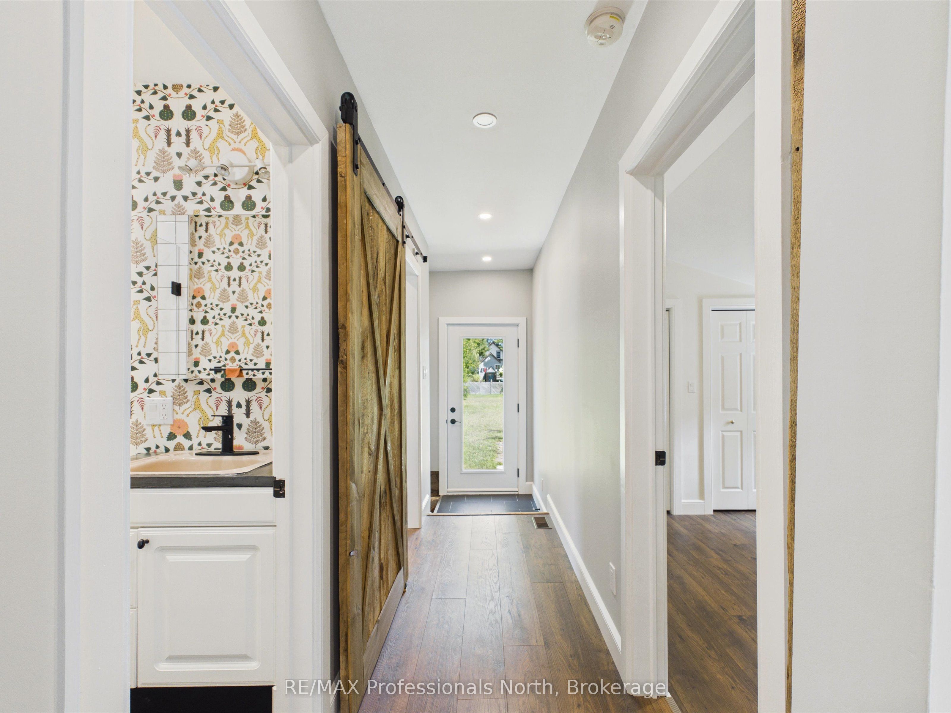 3 Spadina Avenue Property Photo 14