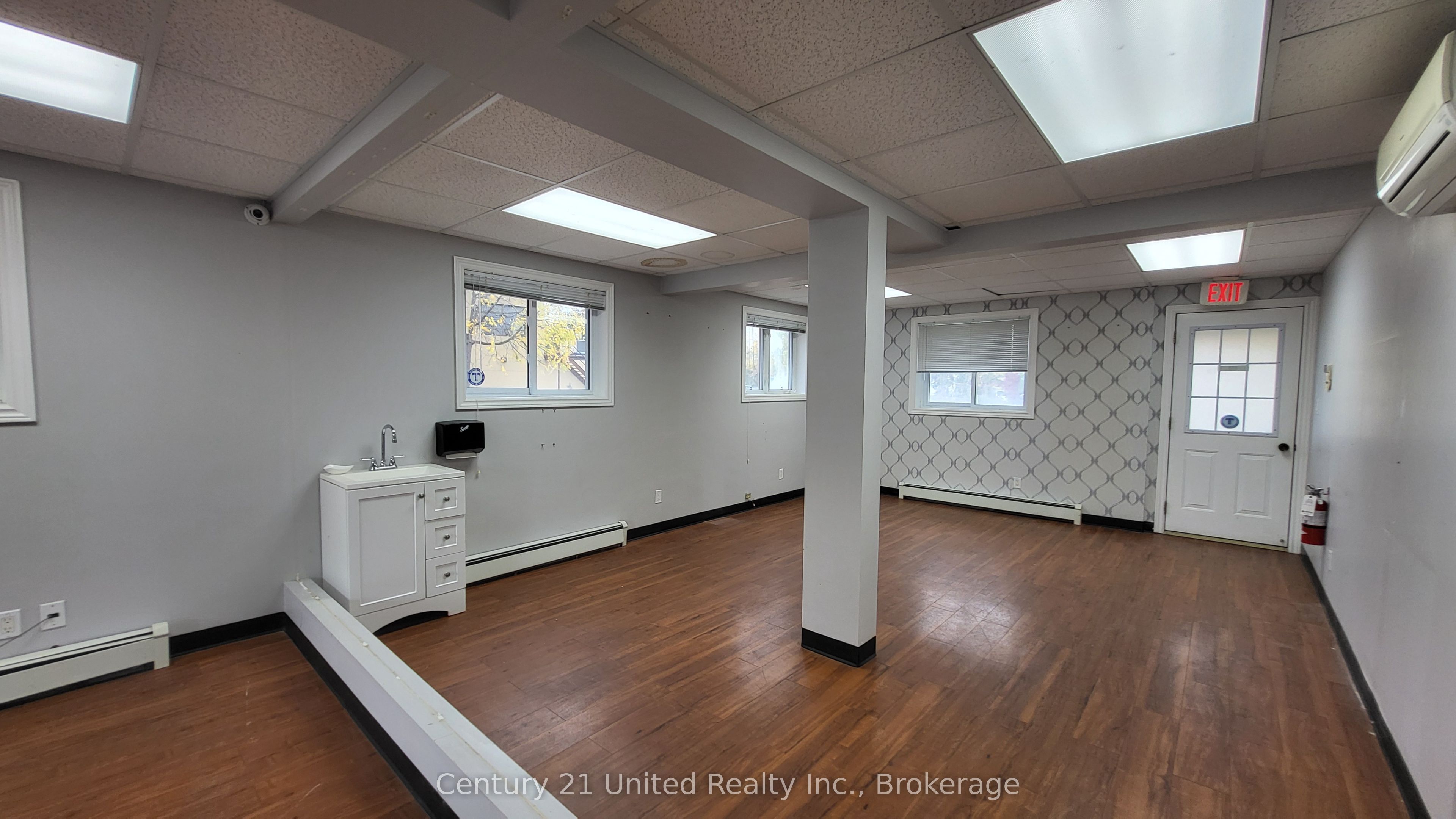 80 Hunter Street E Property Photo 4