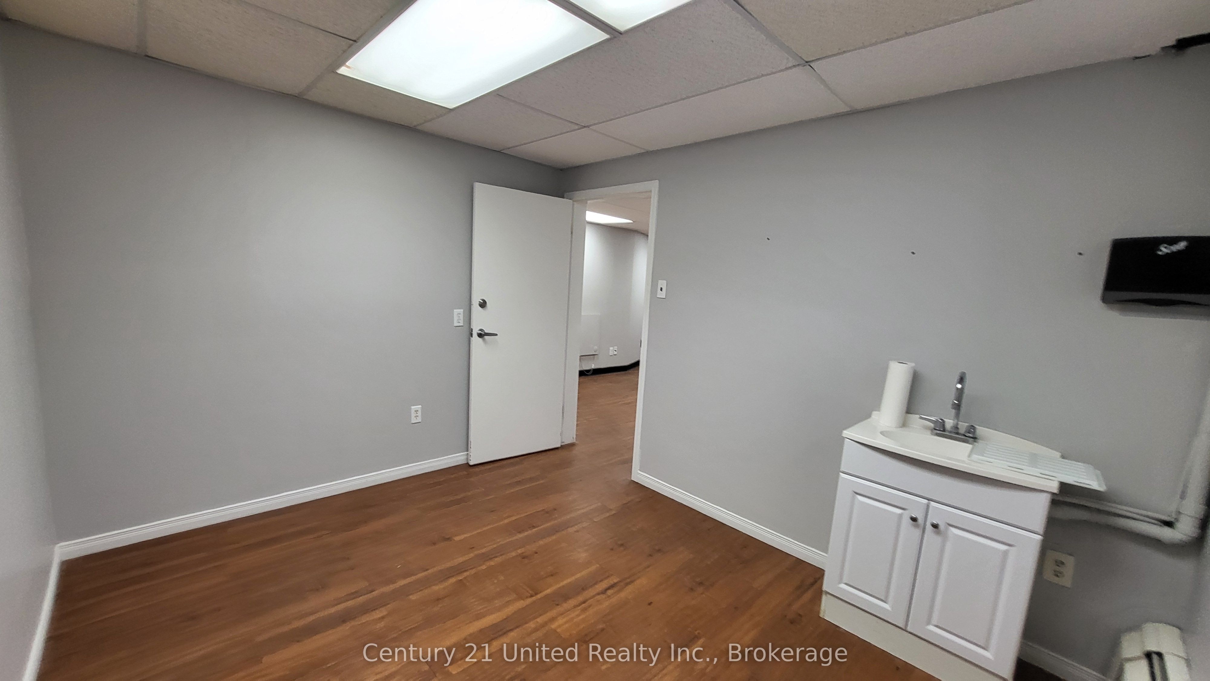 80 Hunter Street E Property Photo 17