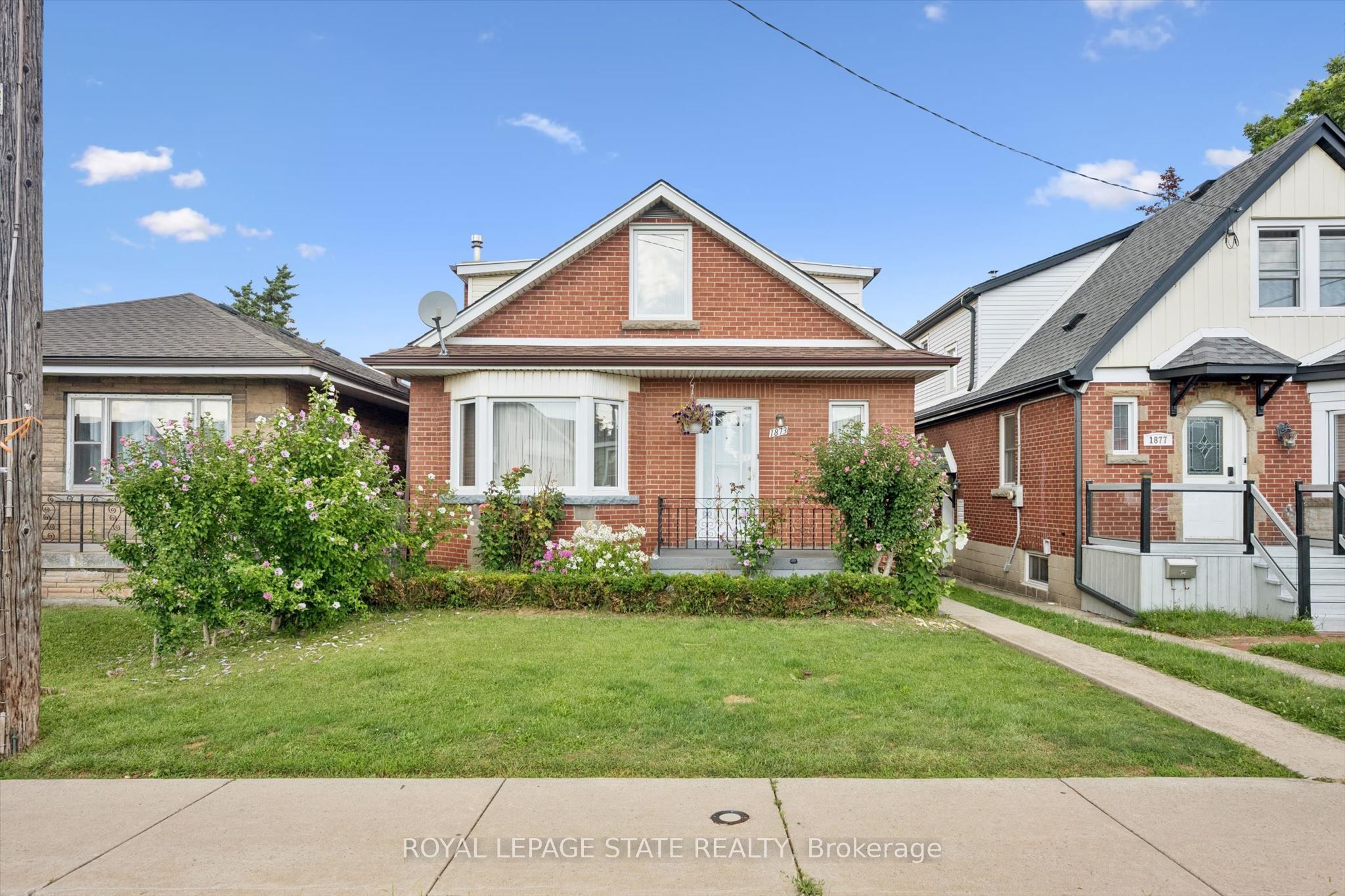 1873 Main Street E Property Photo 1