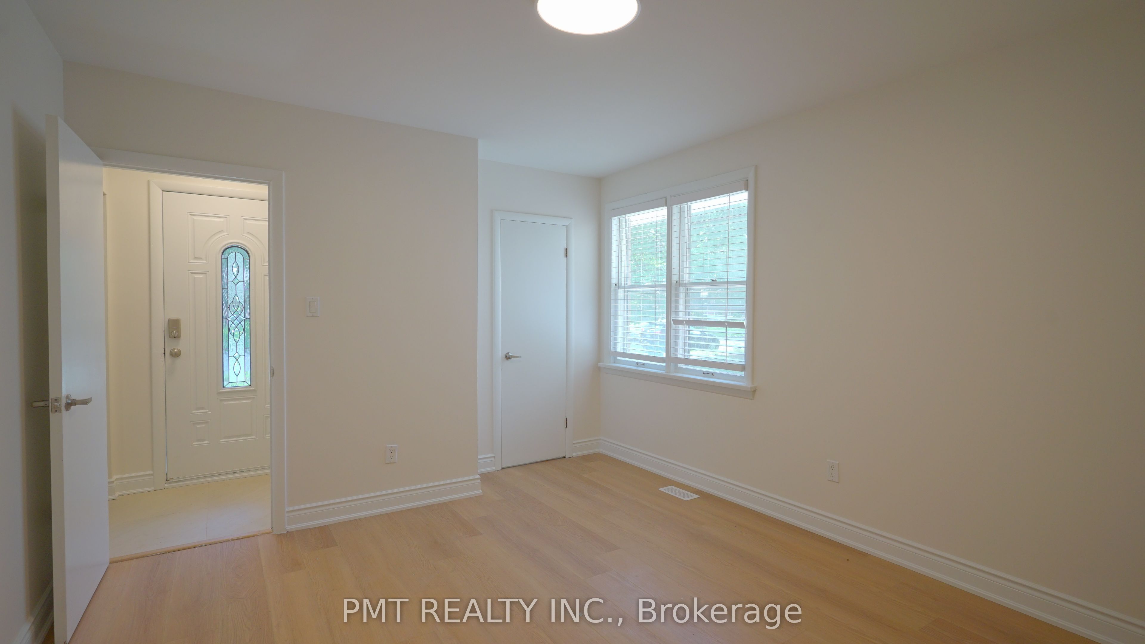 143 Elgin Crescent Property Photo 2