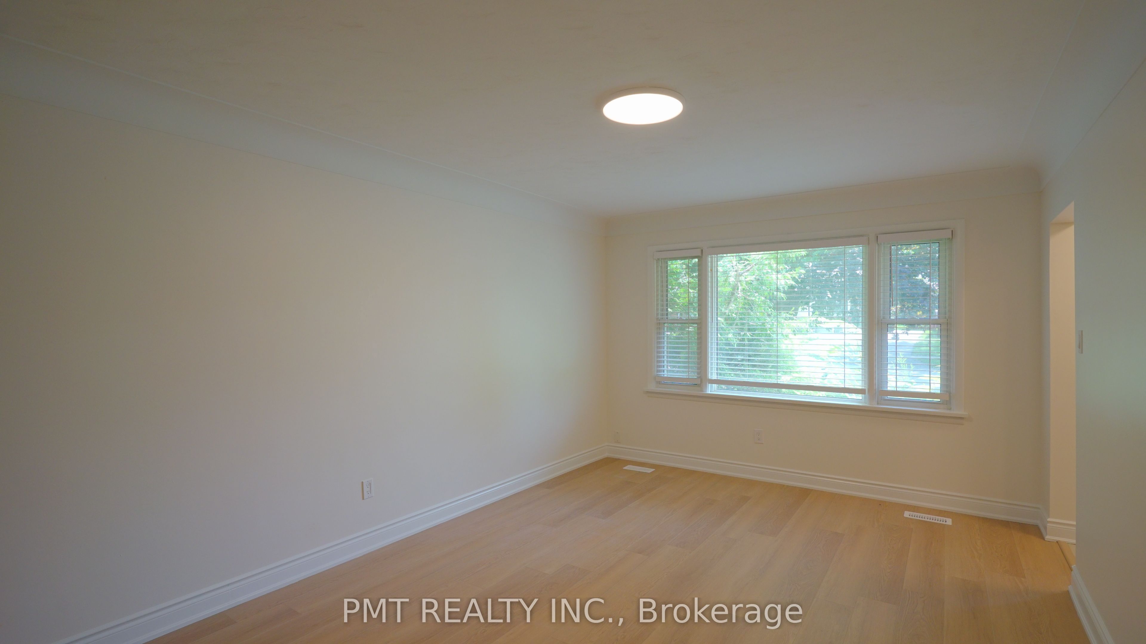 143 Elgin Crescent Property Photo 3