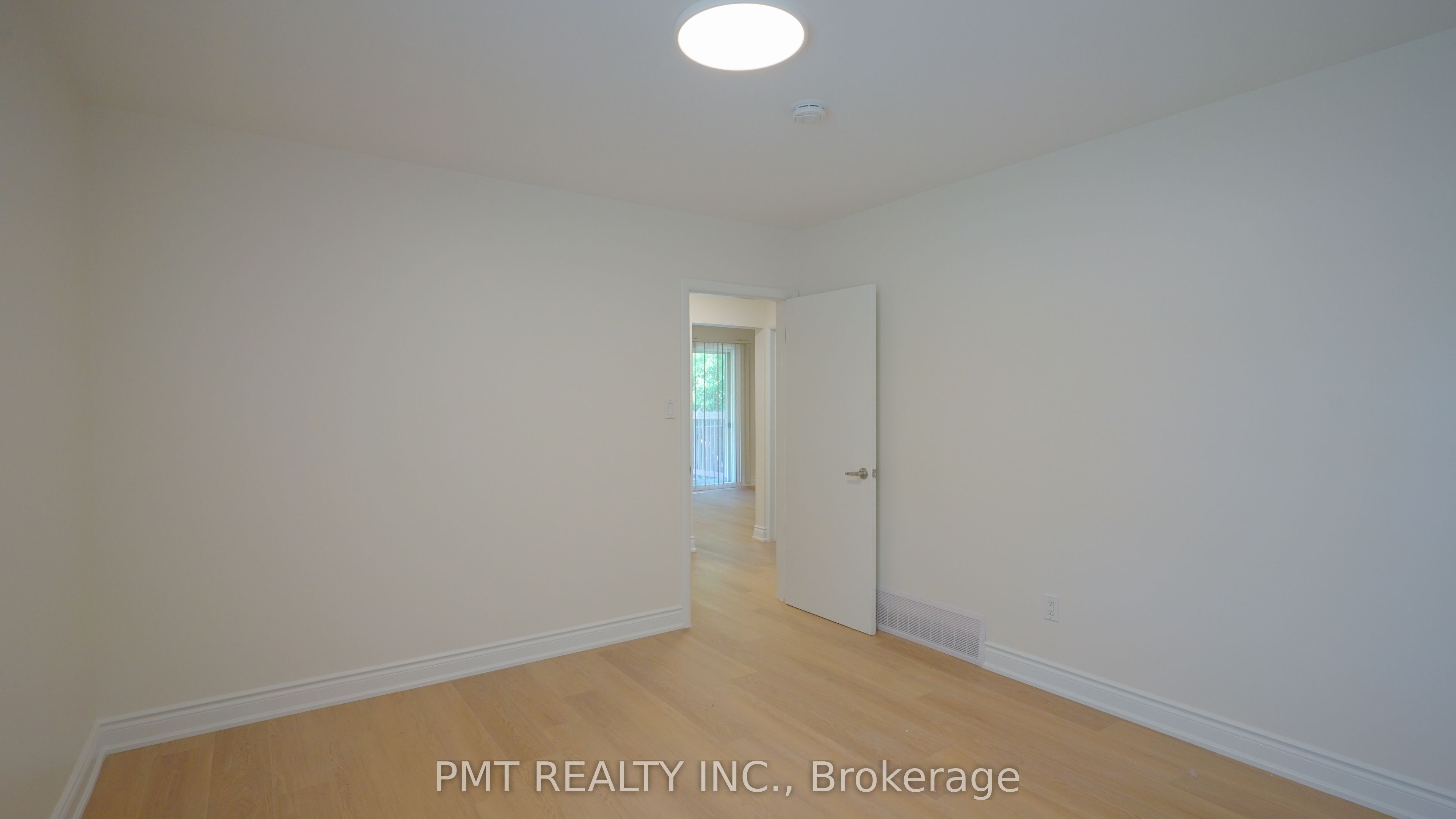 143 Elgin Crescent Property Photo 4