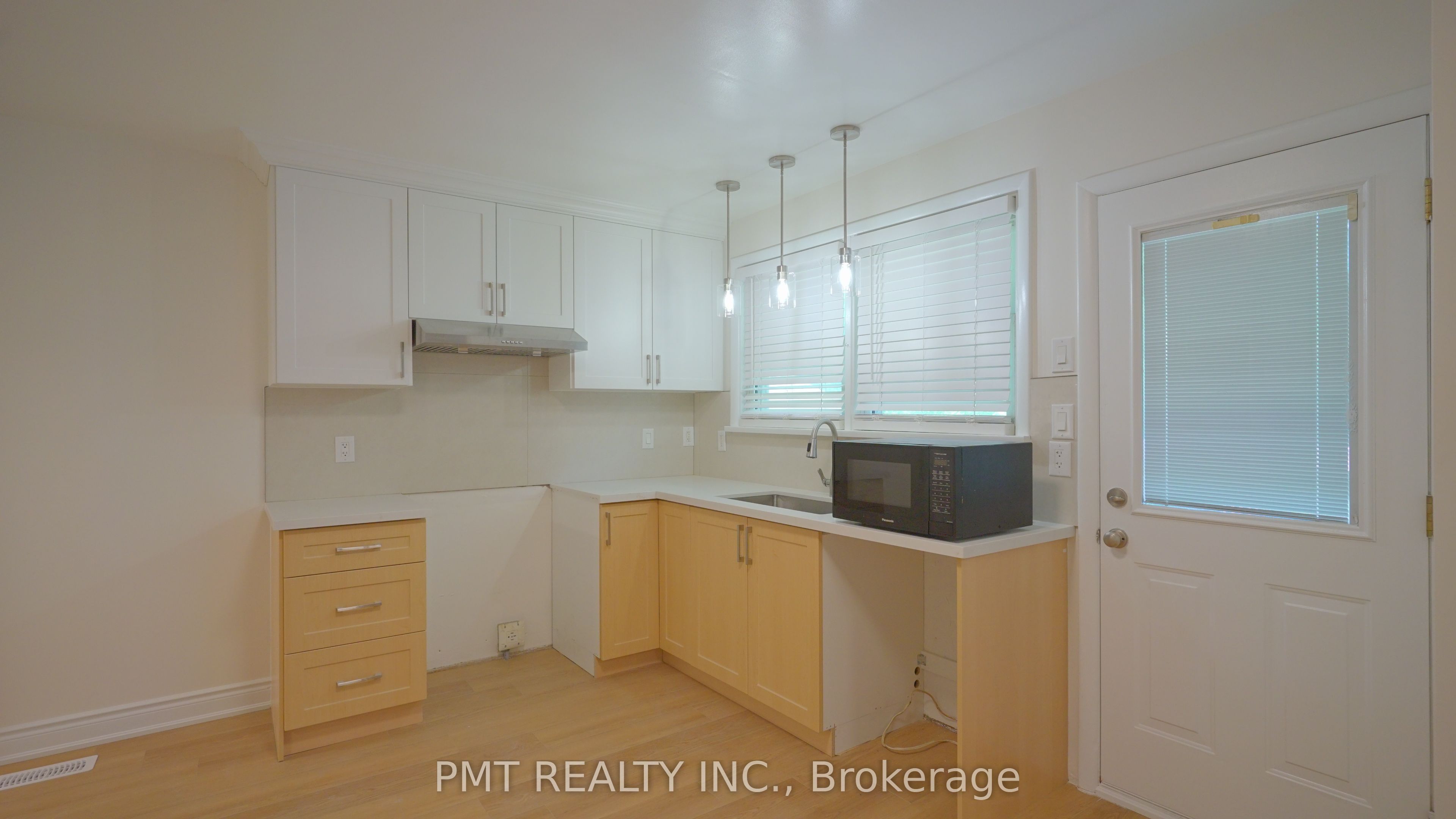 143 Elgin Crescent Property Photo 9