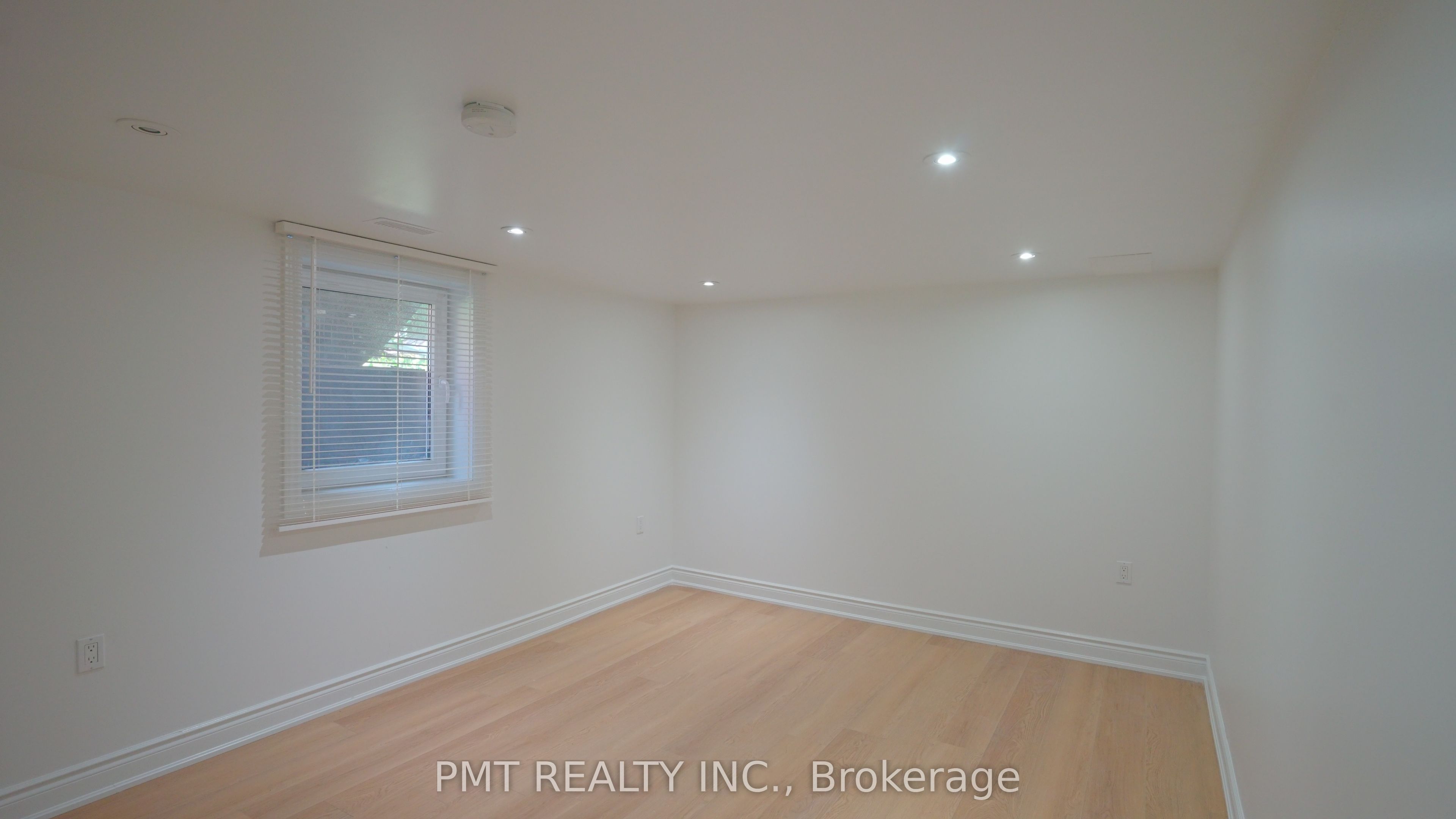 143 Elgin Crescent Property Photo 12