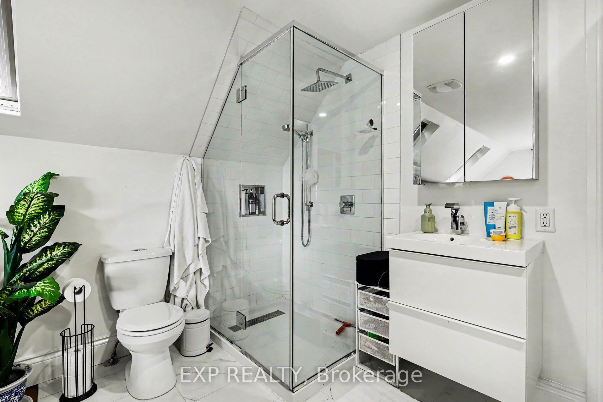 40 Epworth Avenue Property Photo 22