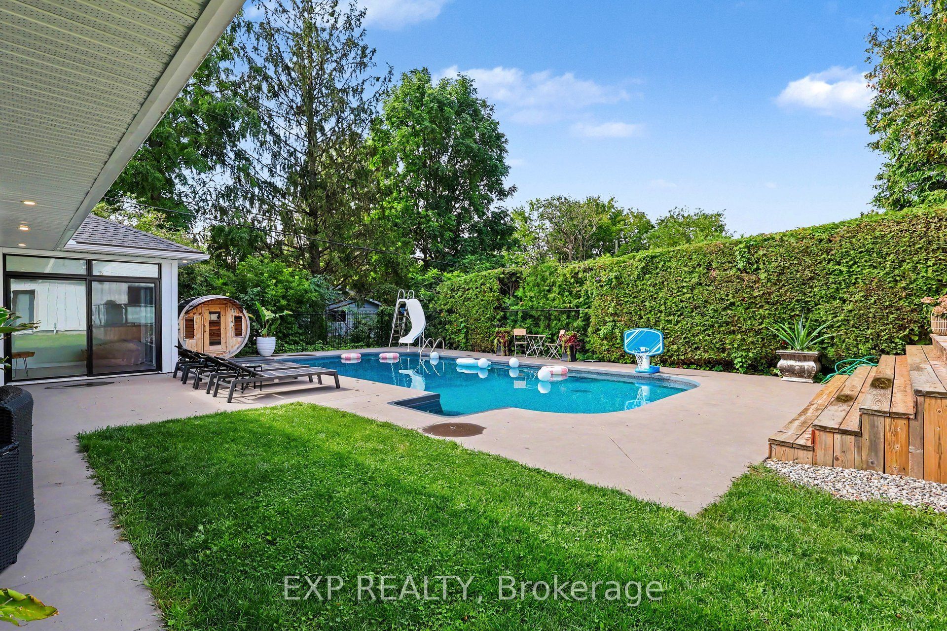 40 Epworth Avenue Property Photo 32