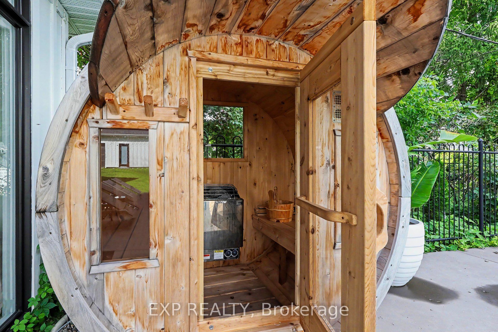 40 Epworth Avenue Property Photo 38